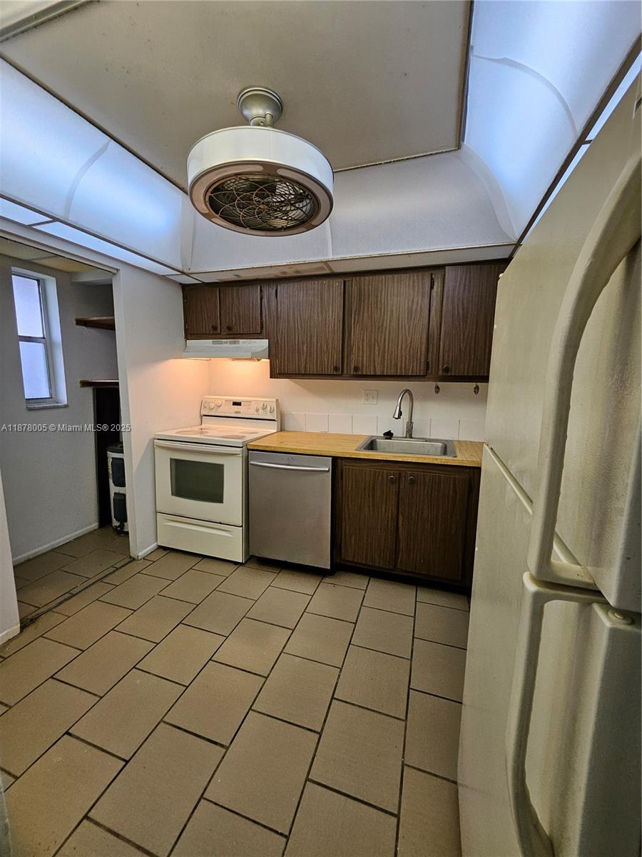VERSAILLES GARDENS CONDO - Residential Lease