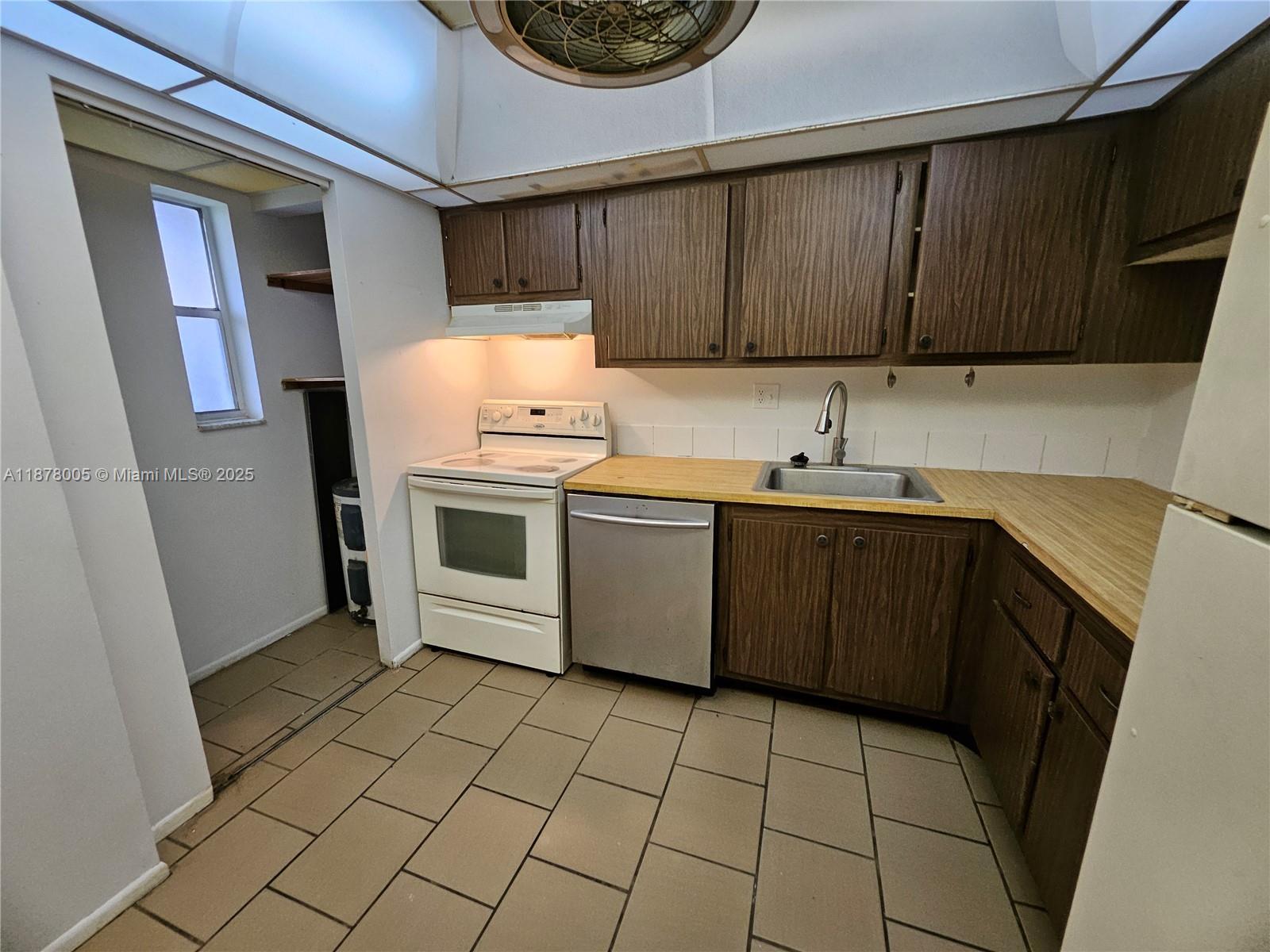 VERSAILLES GARDENS CONDO - Residential Lease