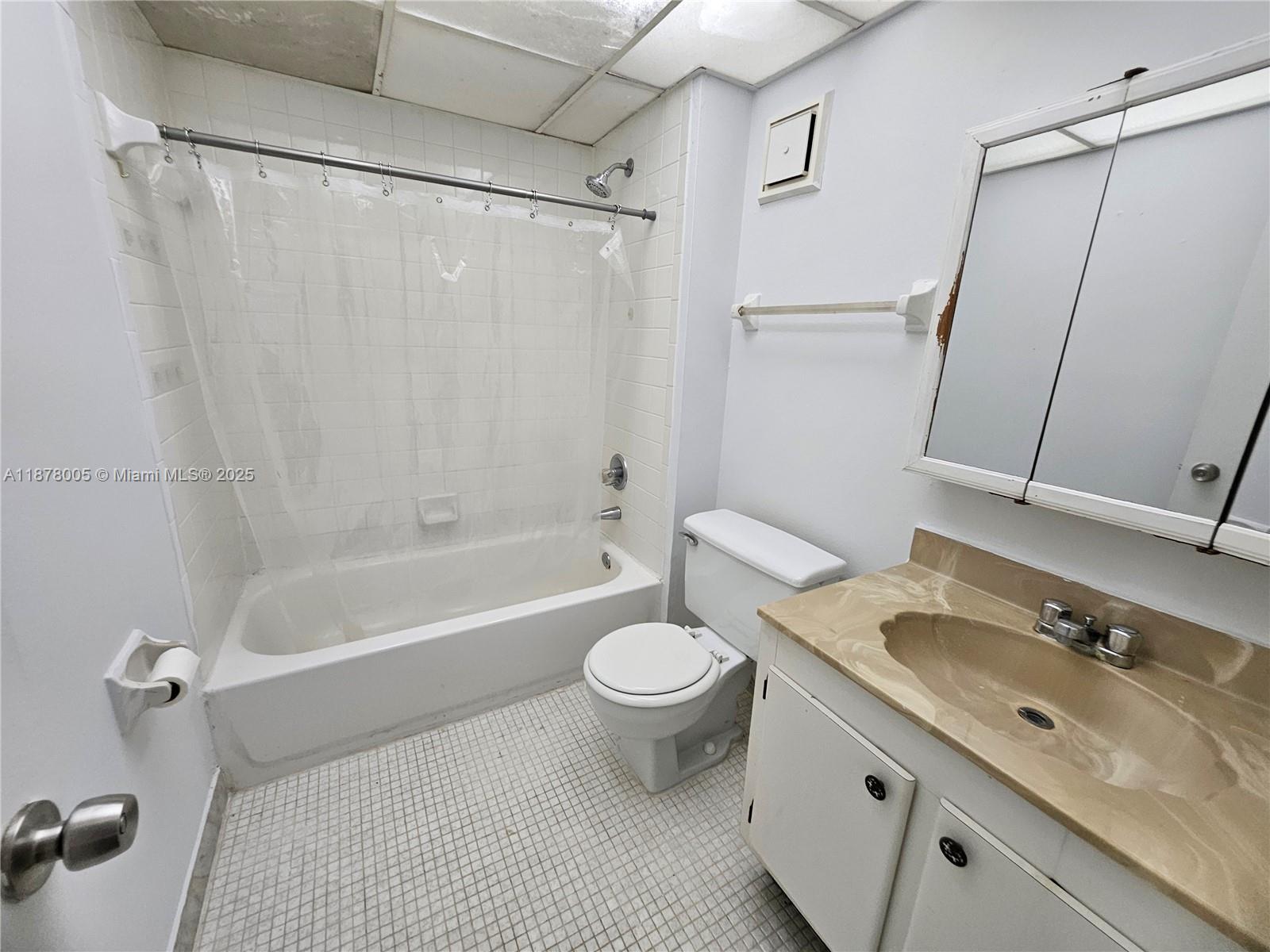 VERSAILLES GARDENS CONDO - Residential Lease