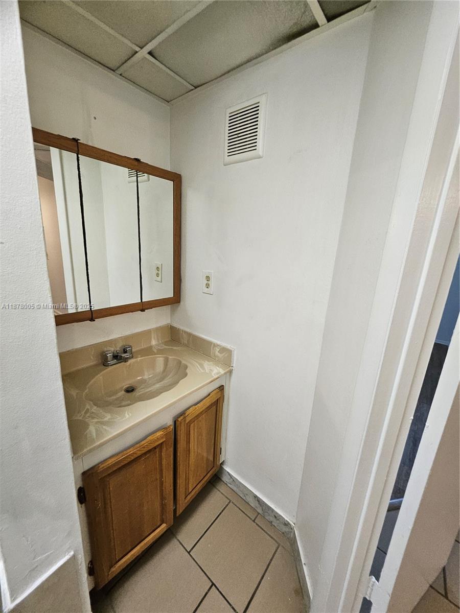 VERSAILLES GARDENS CONDO - Residential Lease
