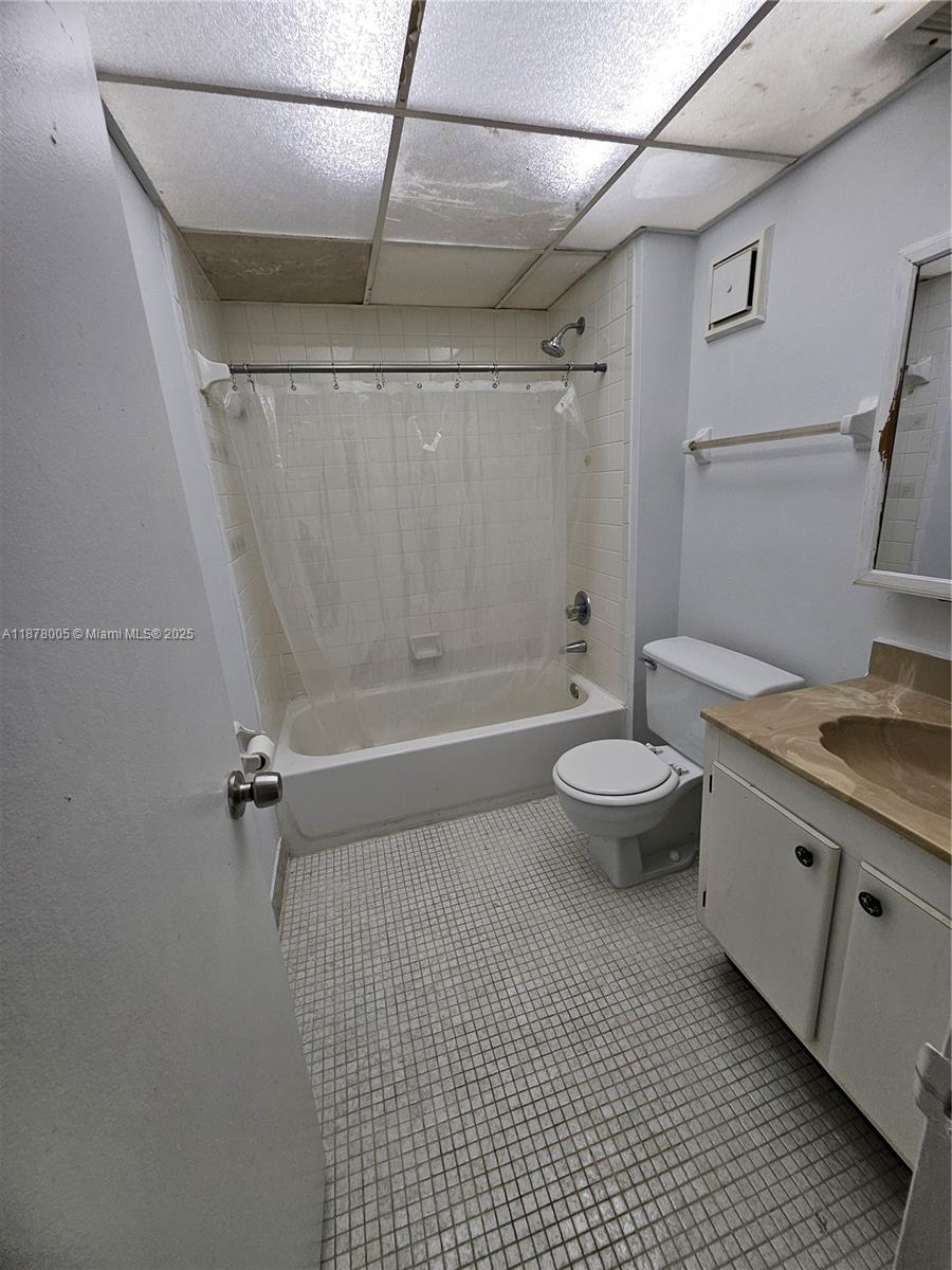 VERSAILLES GARDENS CONDO - Residential Lease
