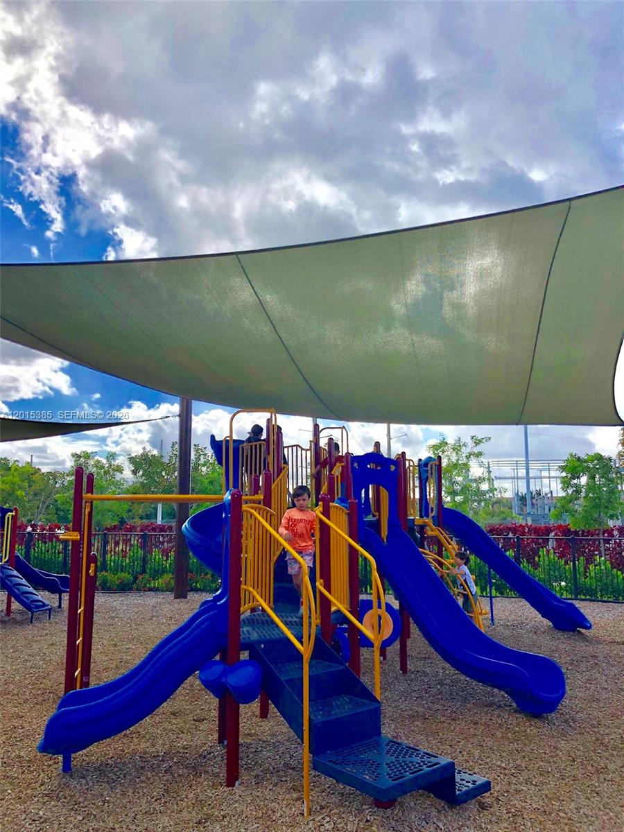 GRAND BAY SOUTH TOWNHOMES - Residential Lease