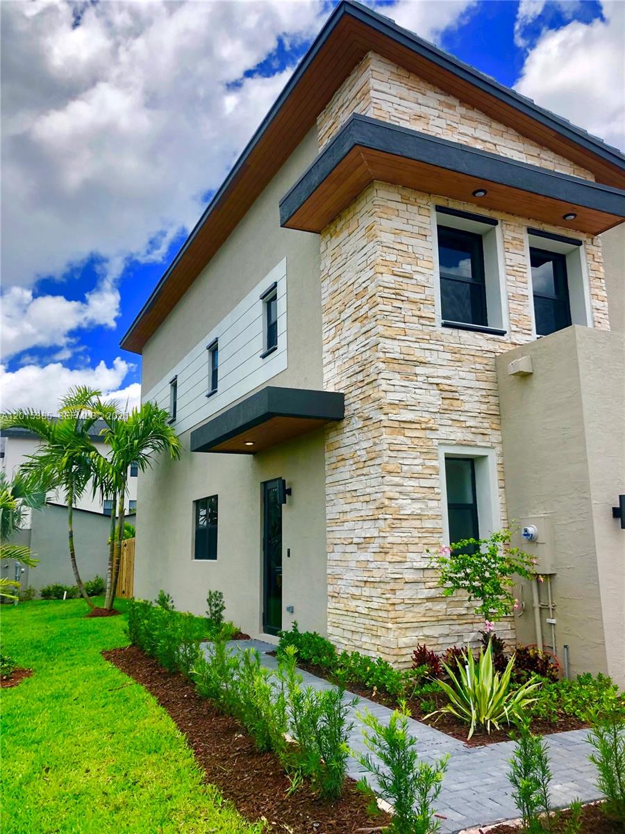 GRAND BAY SOUTH TOWNHOMES - Residential Lease