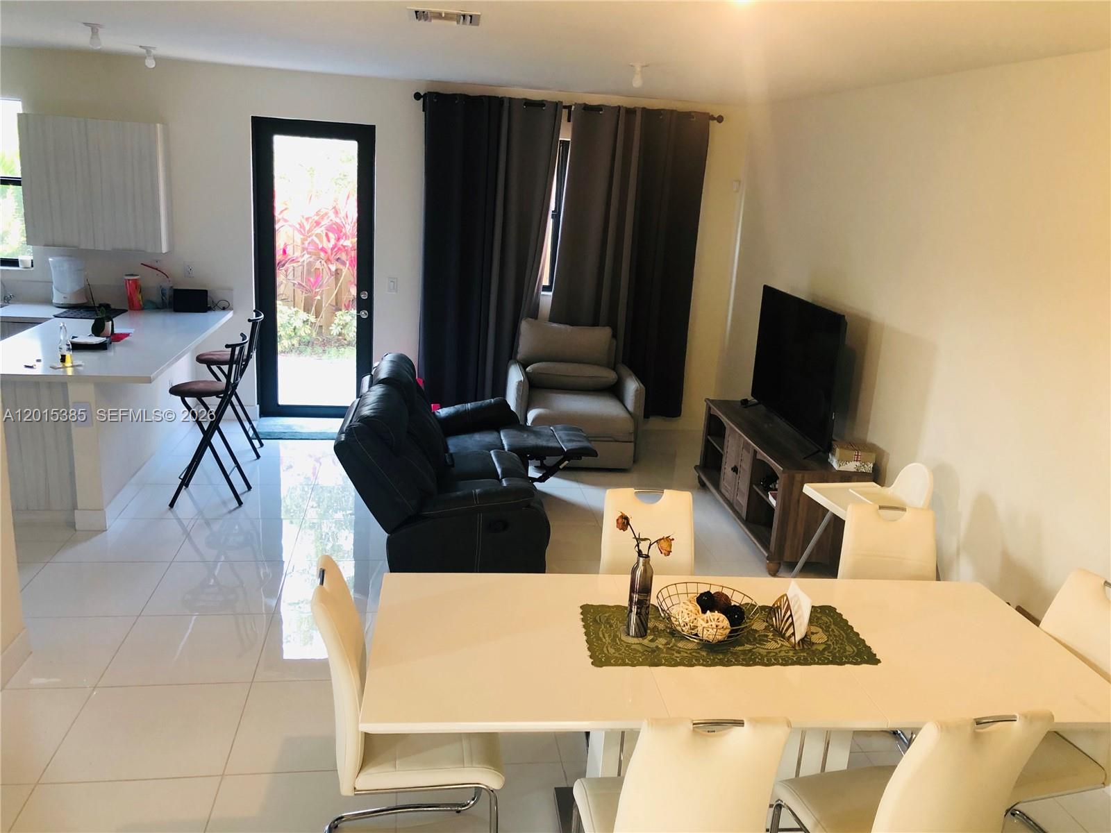 GRAND BAY SOUTH TOWNHOMES - Residential Lease