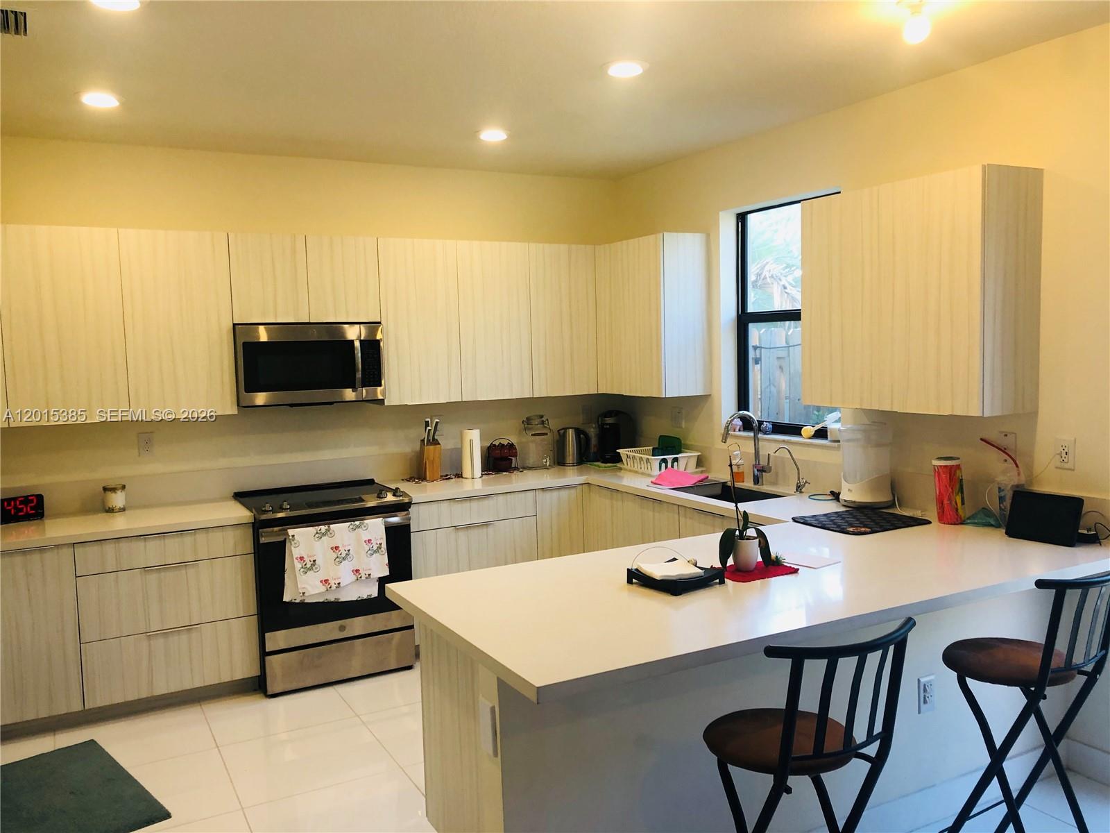 GRAND BAY SOUTH TOWNHOMES - Residential Lease