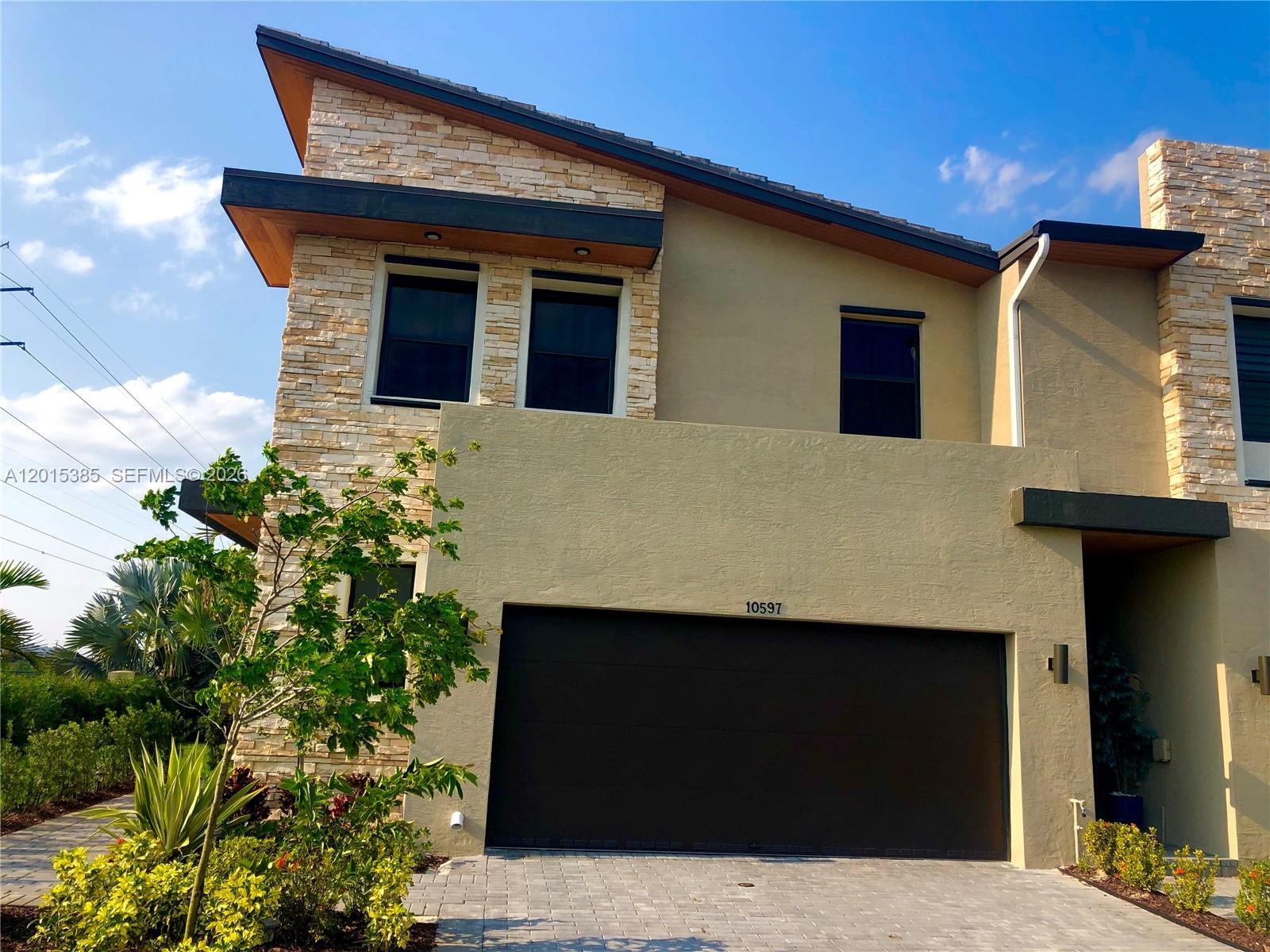 GRAND BAY SOUTH TOWNHOMES - Residential Lease