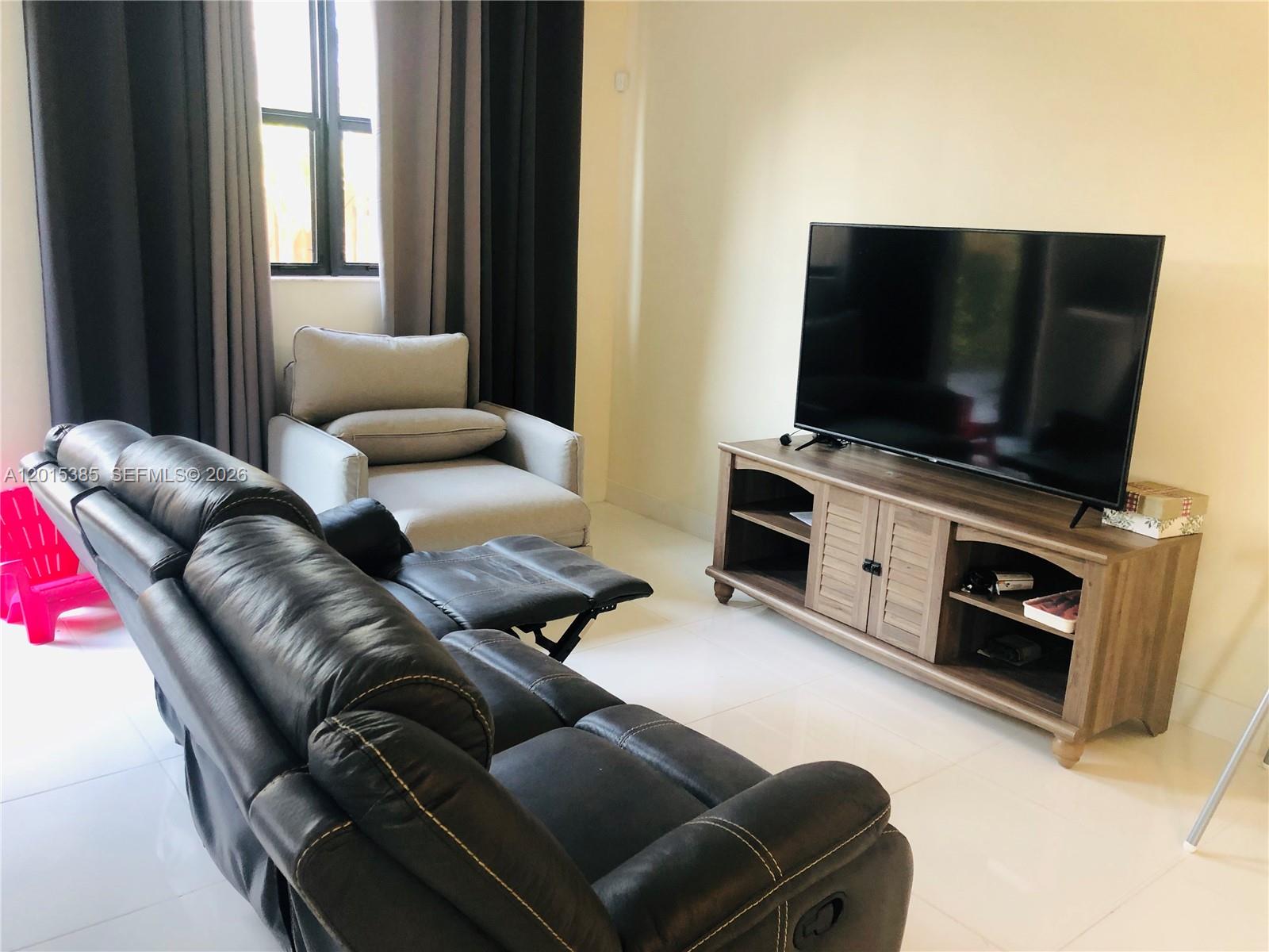 GRAND BAY SOUTH TOWNHOMES - Residential Lease