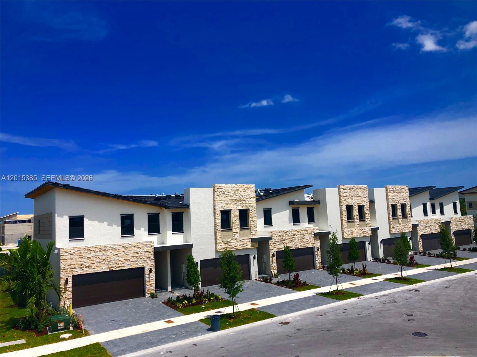 GRAND BAY SOUTH TOWNHOMES - Residential Lease