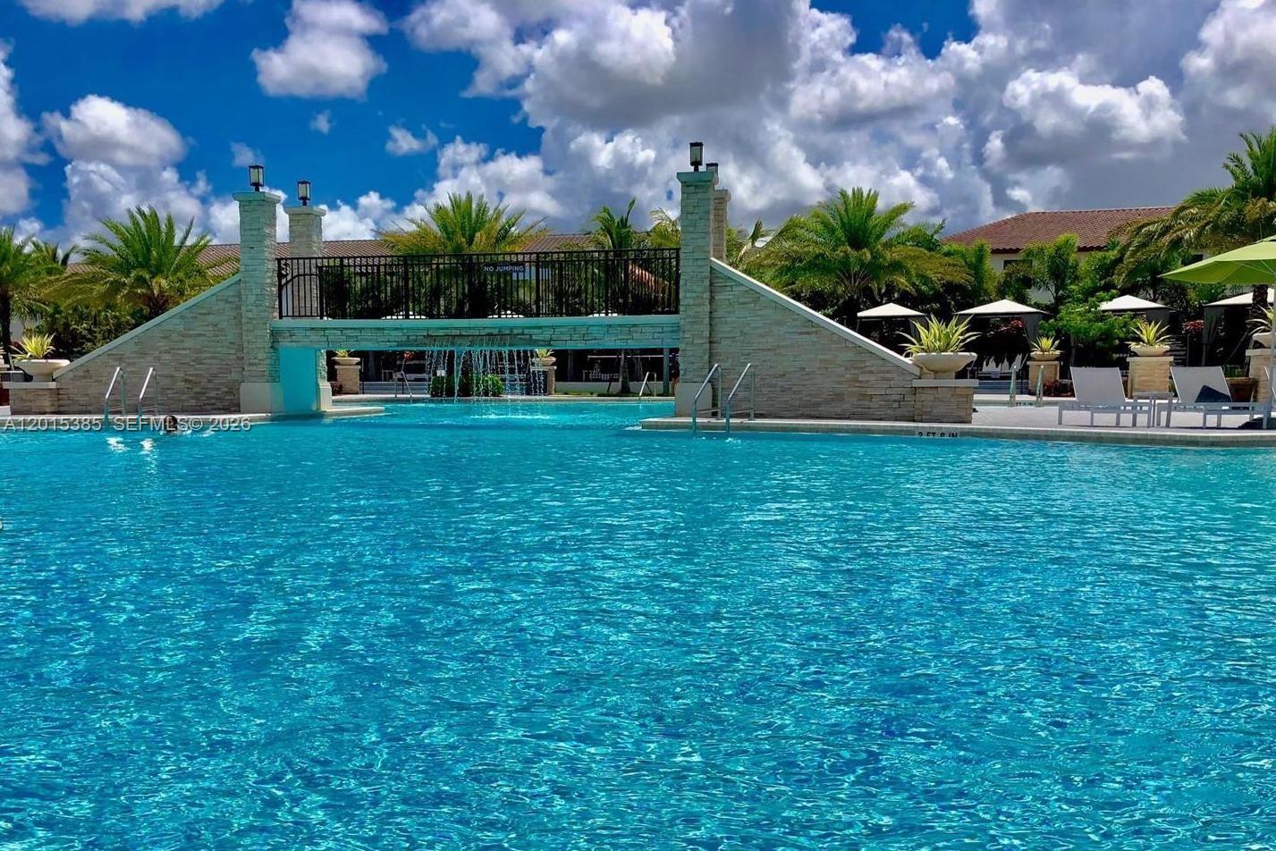 GRAND BAY SOUTH TOWNHOMES - Residential Lease