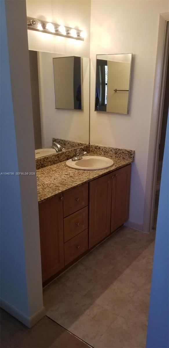 LAKESHORE CONDO #4 - Residential