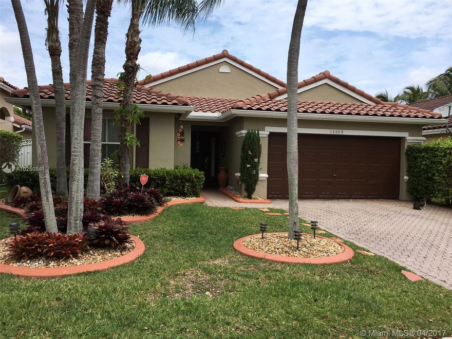 Gorgeous, high and spacious 1 story house in Three Lakes community. 3 bedrooms / 2 baths, two car garage, pool and patio to entertain and relax. Remodeled baths and gourmet kitchen with island/breakfast bar, granite counter, s/s appliances flow seamlessly into the family room w/patio access. Split floor plan, gated entrance community with beautiful lake, amenities, jet ski and boat ramps. Close to shopping and expressways and centrally located. Call listing agent for appointment. Easy to show.