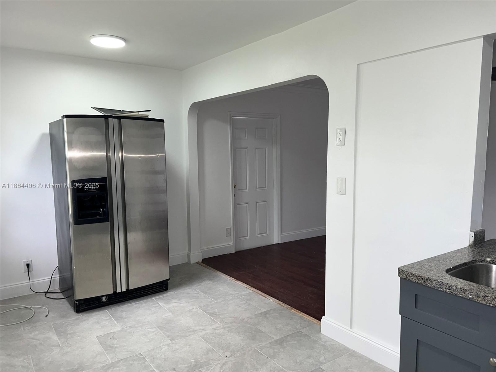 HOLLYWOOD LITTLE RANCHES - Residential