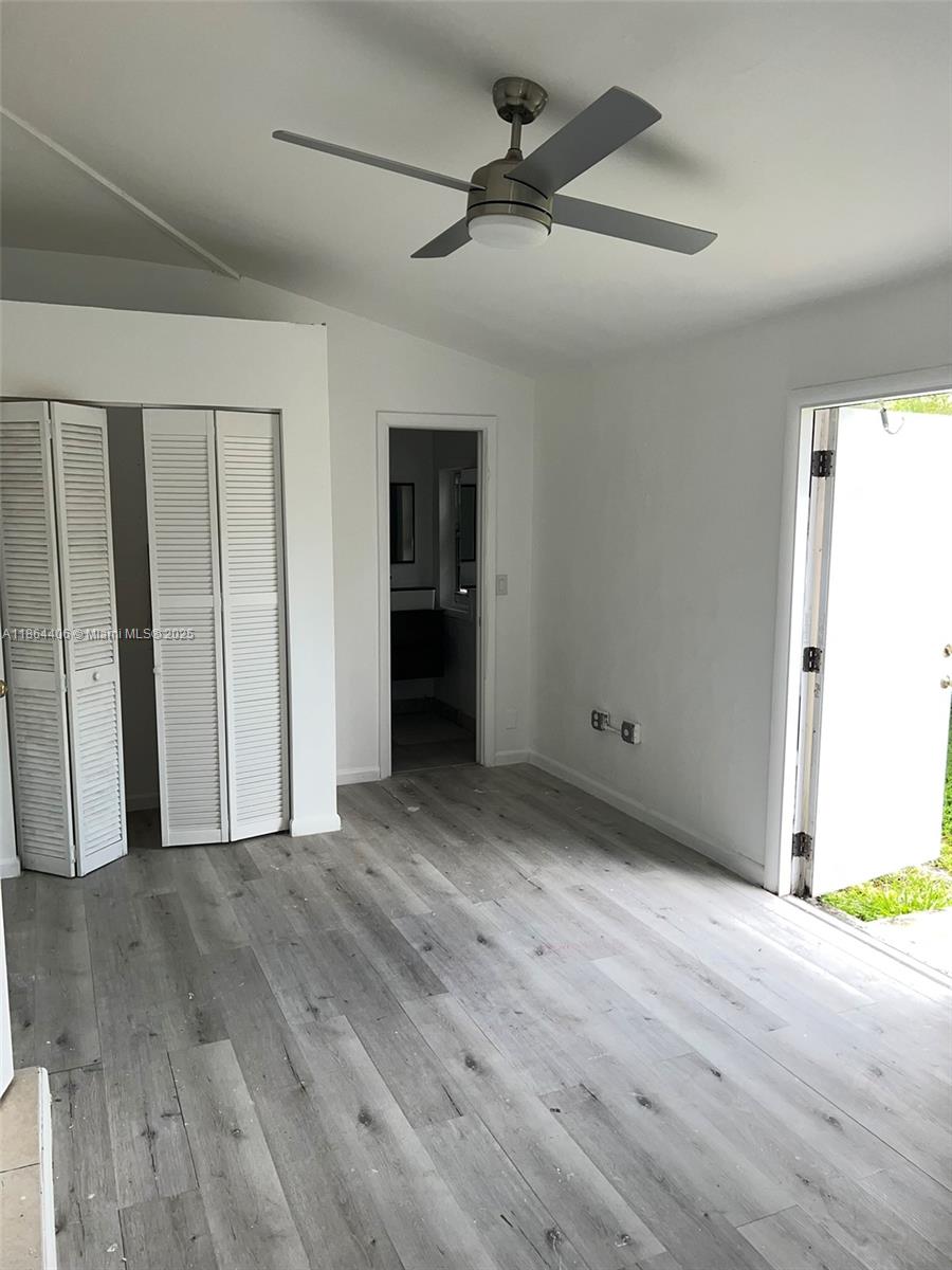 HOLLYWOOD LITTLE RANCHES - Residential