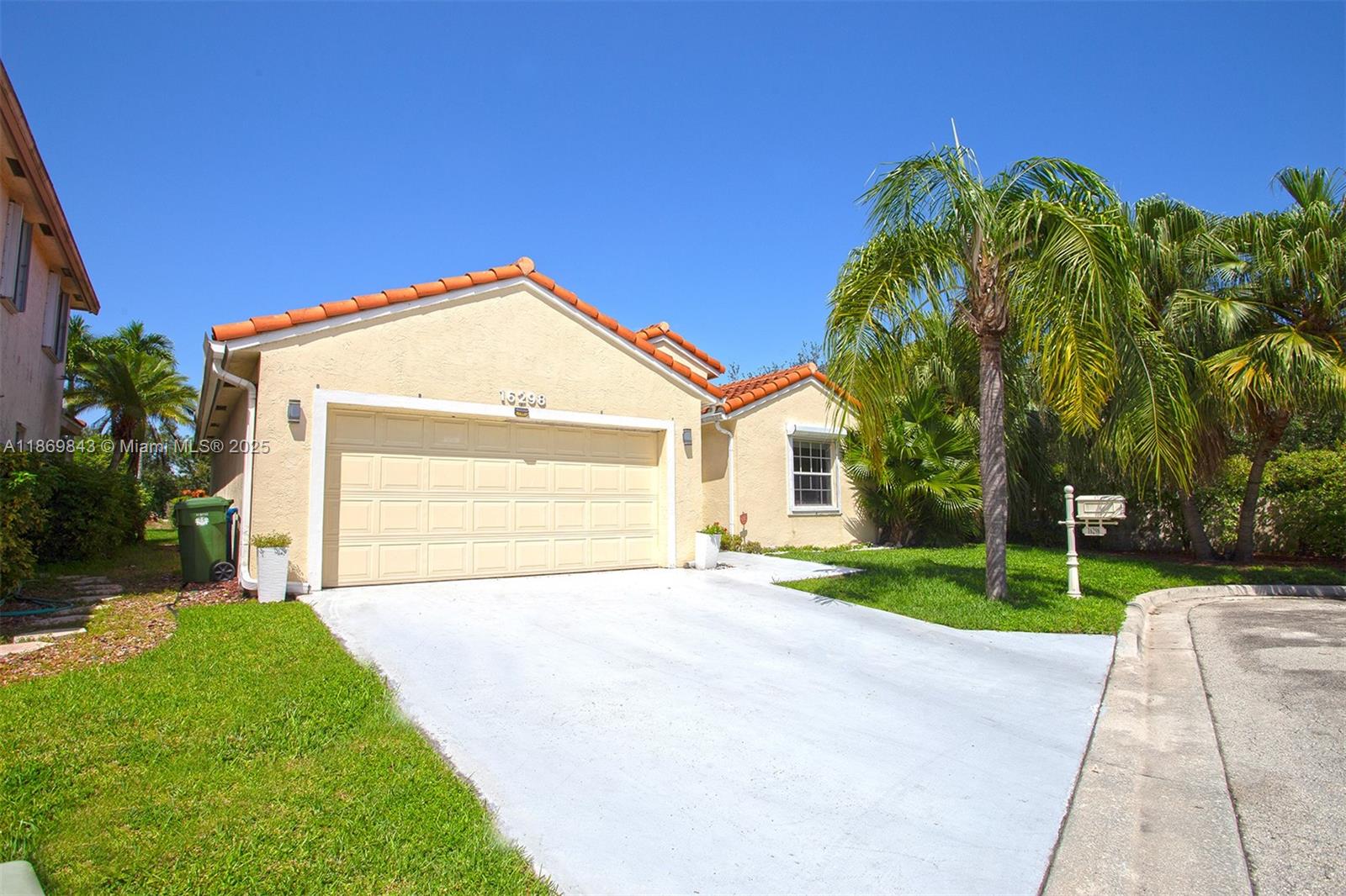 Location!! Just listed in Weston. Beautiful 2- Bedrooms, 2-bathrooms home located on a private corner lot at the end of a cul-de-sac. Enjoy the peace and tranquility of spectacular Golf Course views. This residence has been fully remodeled, including kitchen, bathrooms, and flooring. New A/C (2025) New roof (2021). The interior is bright and open, offering natural light throughout. The property is assigned to A+ rated schools in Broward County. Move in ready and perfect for buyers seeking comfort, privacy, and an exceptional location.