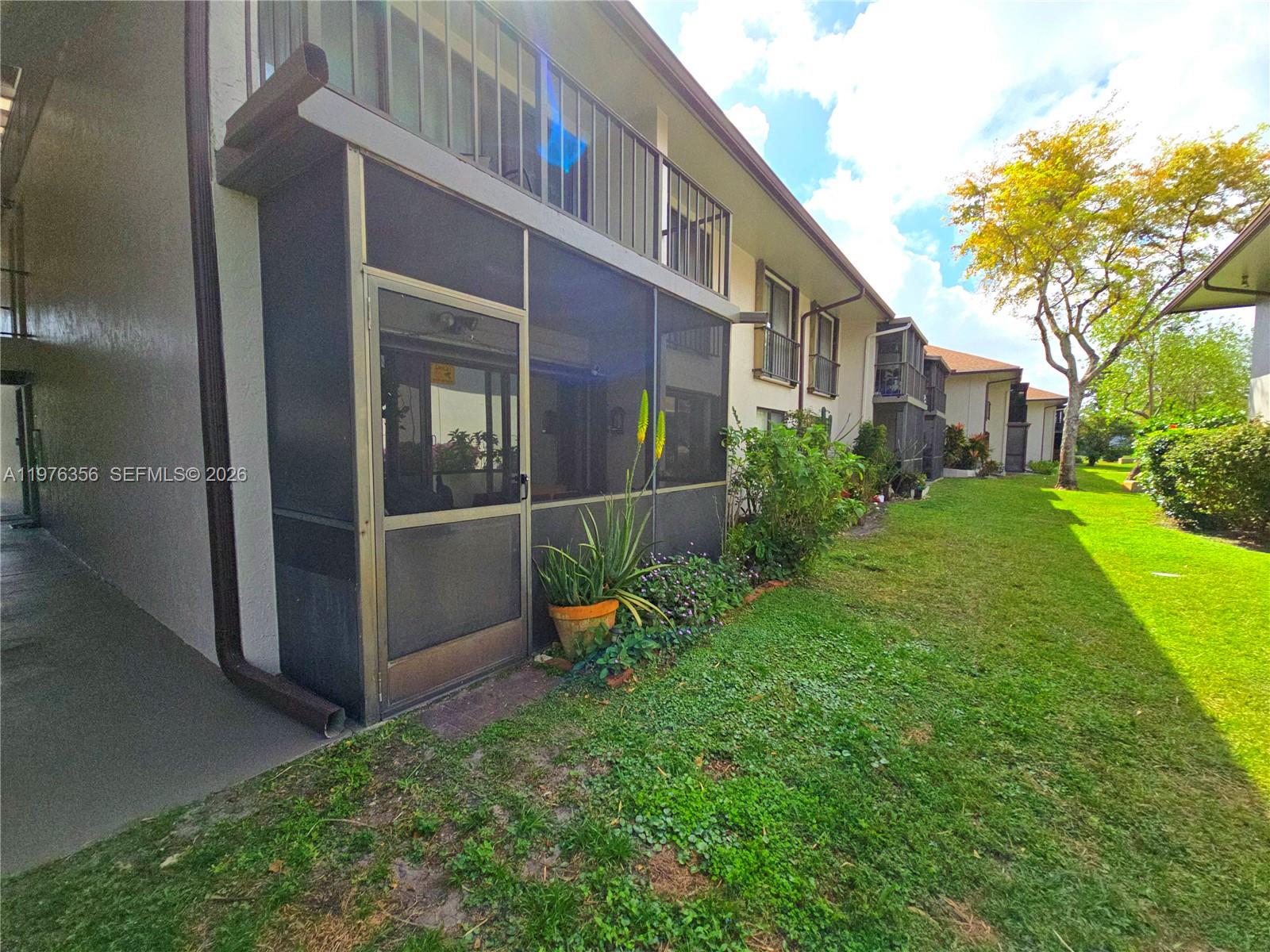 HOLIDAY PARK 1 CONDO - Residential