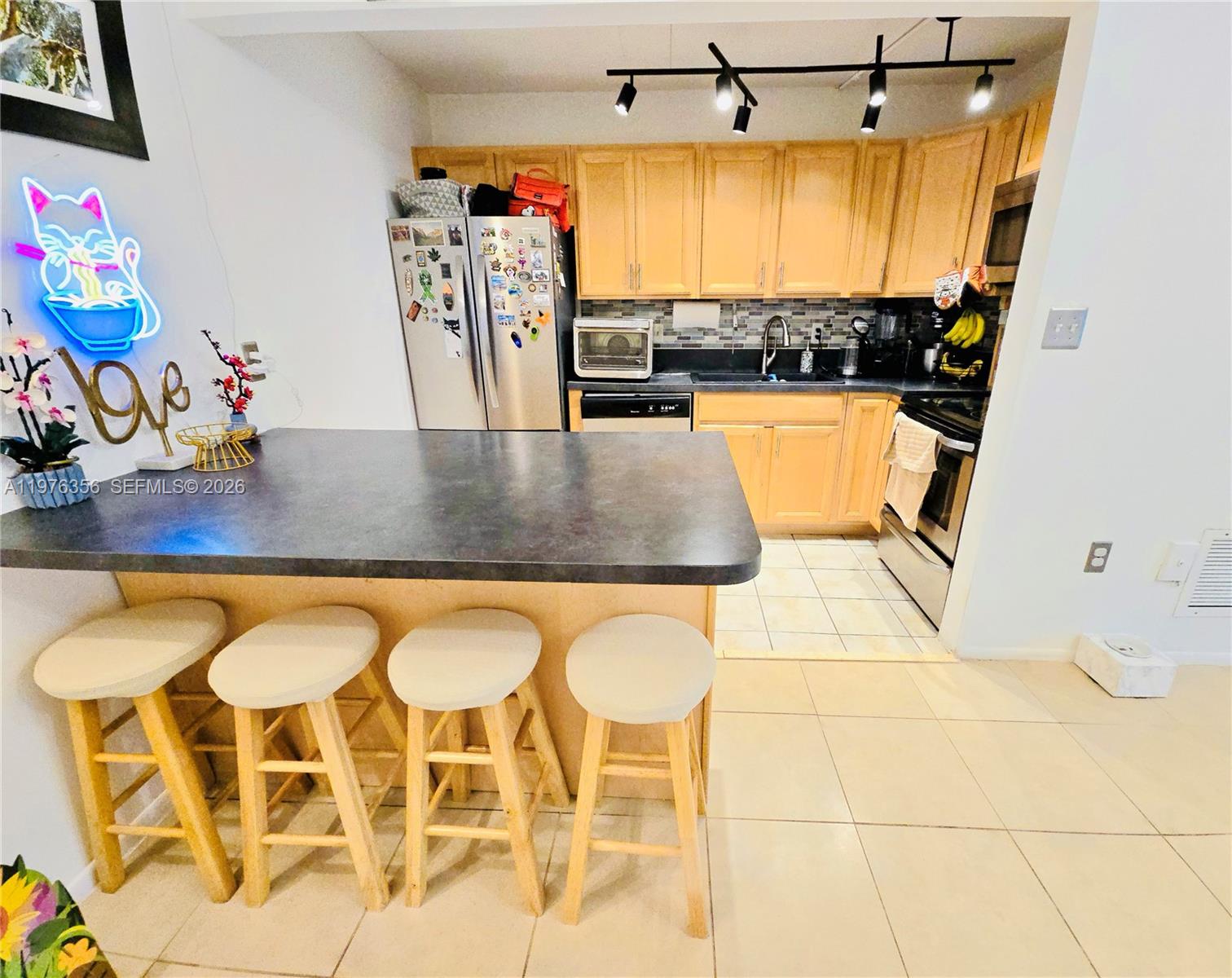 HOLIDAY PARK 1 CONDO - Residential