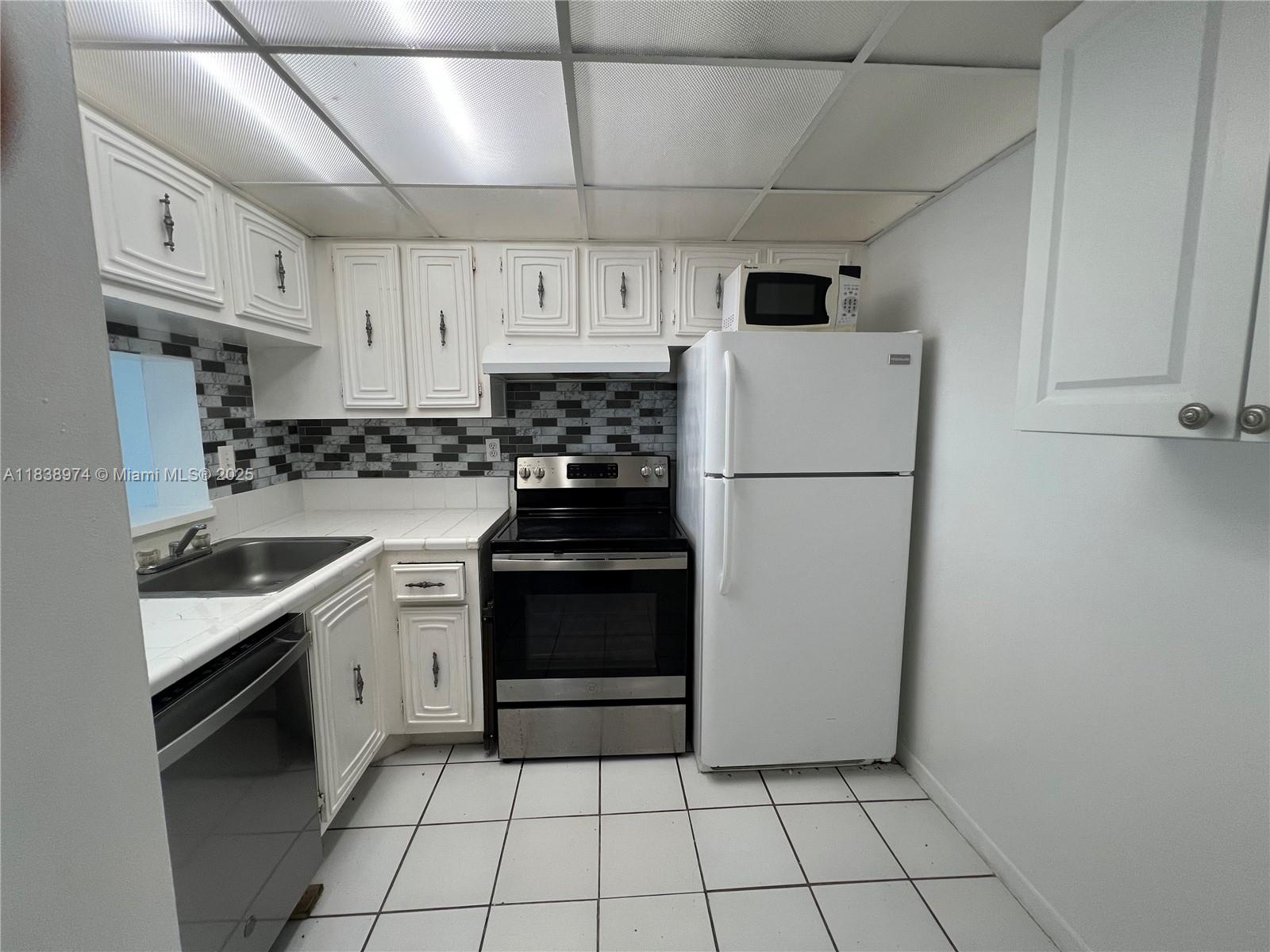 488 NW 165th St Rd B-414
