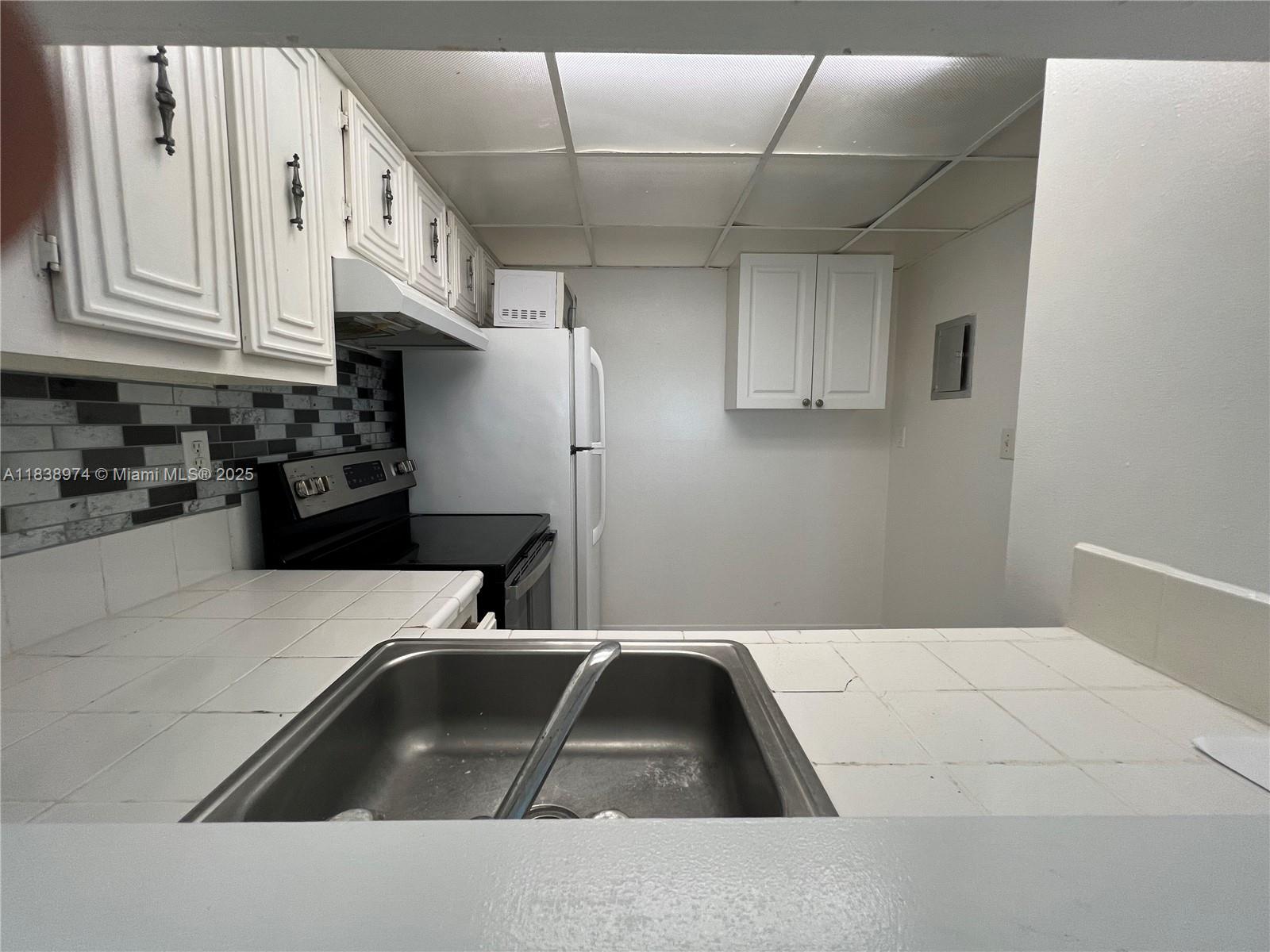 488 NW 165th St Rd B-414