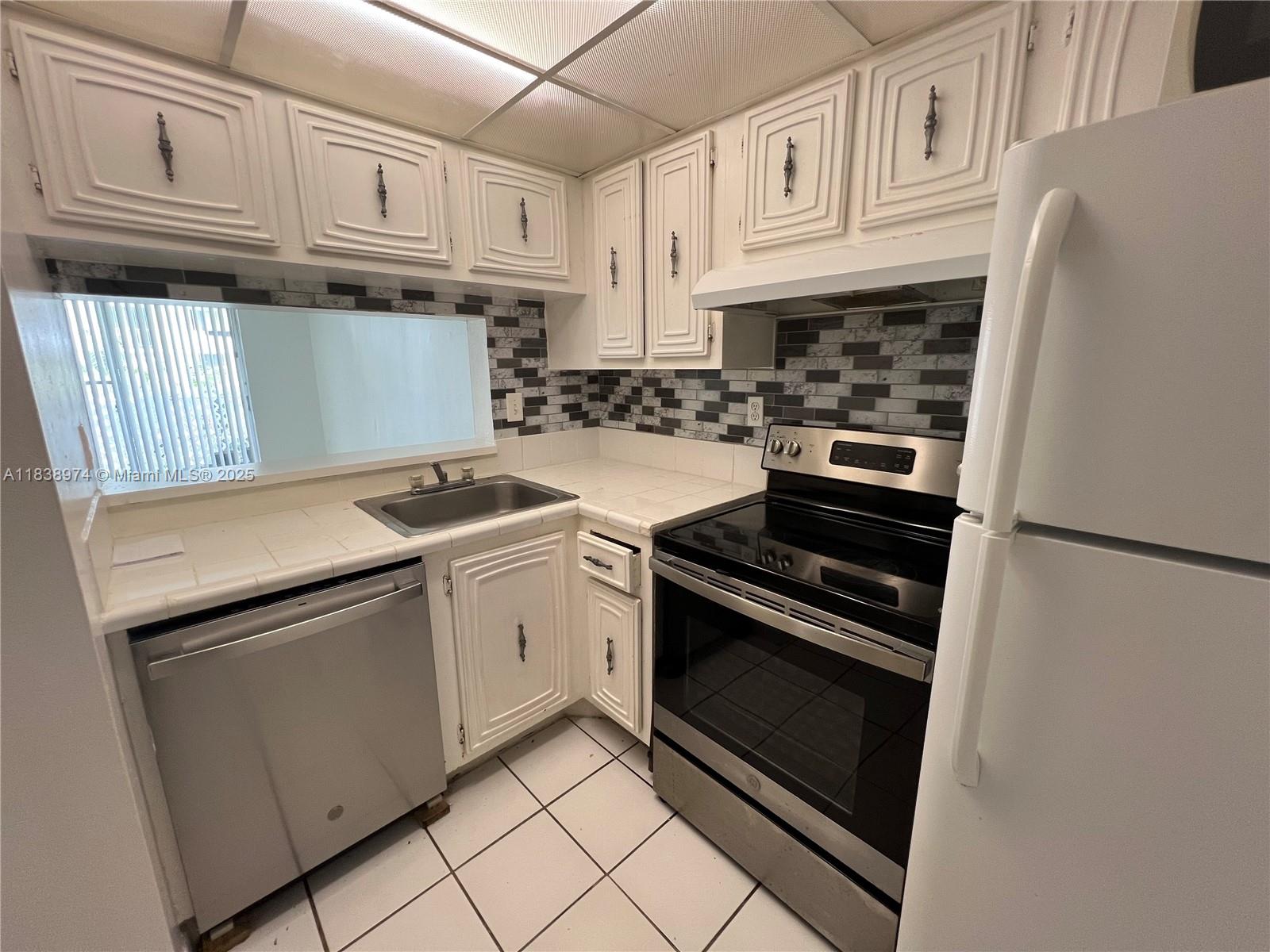 488 NW 165th St Rd B-414