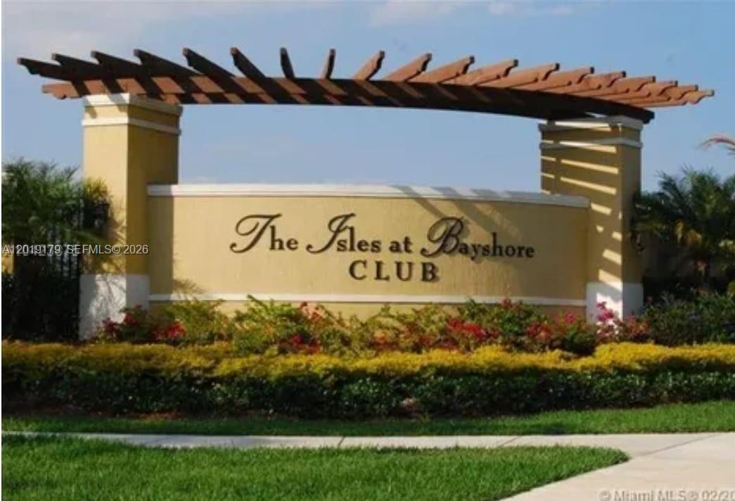 THE COURTS AT BAYSHORE II - Residential