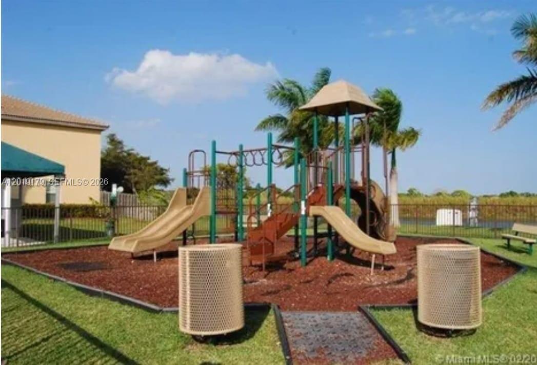 THE COURTS AT BAYSHORE II - Residential