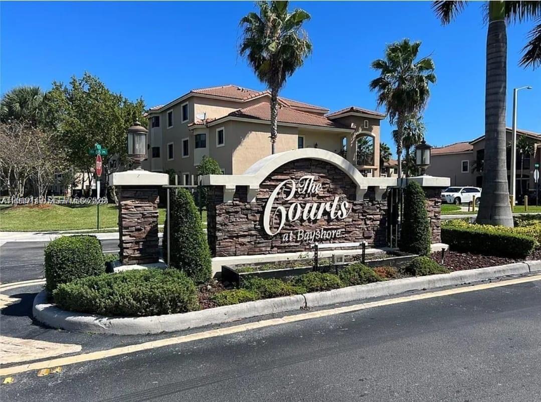 THE COURTS AT BAYSHORE II - Residential