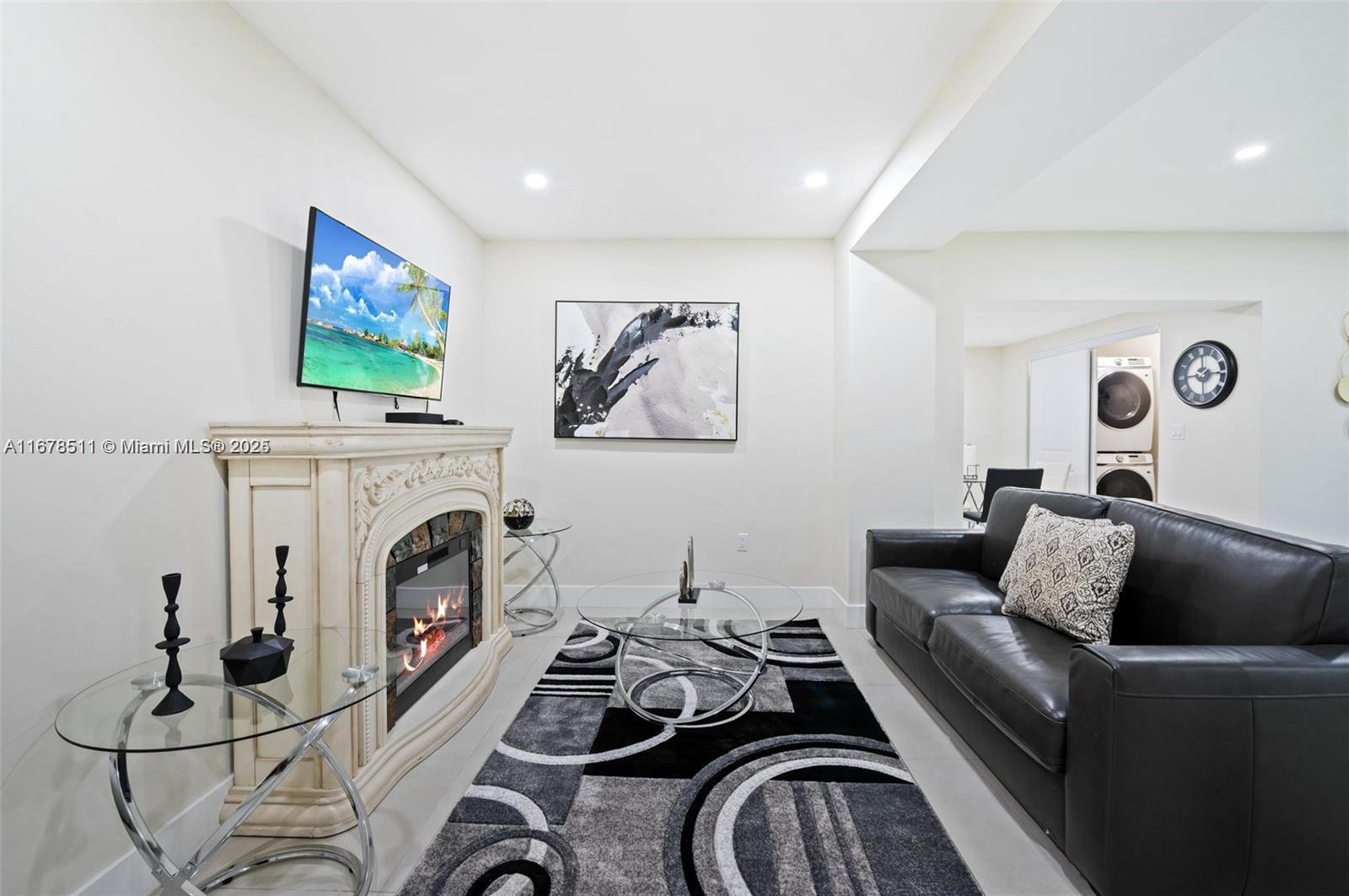 BRIAN MANORS - Residential Lease