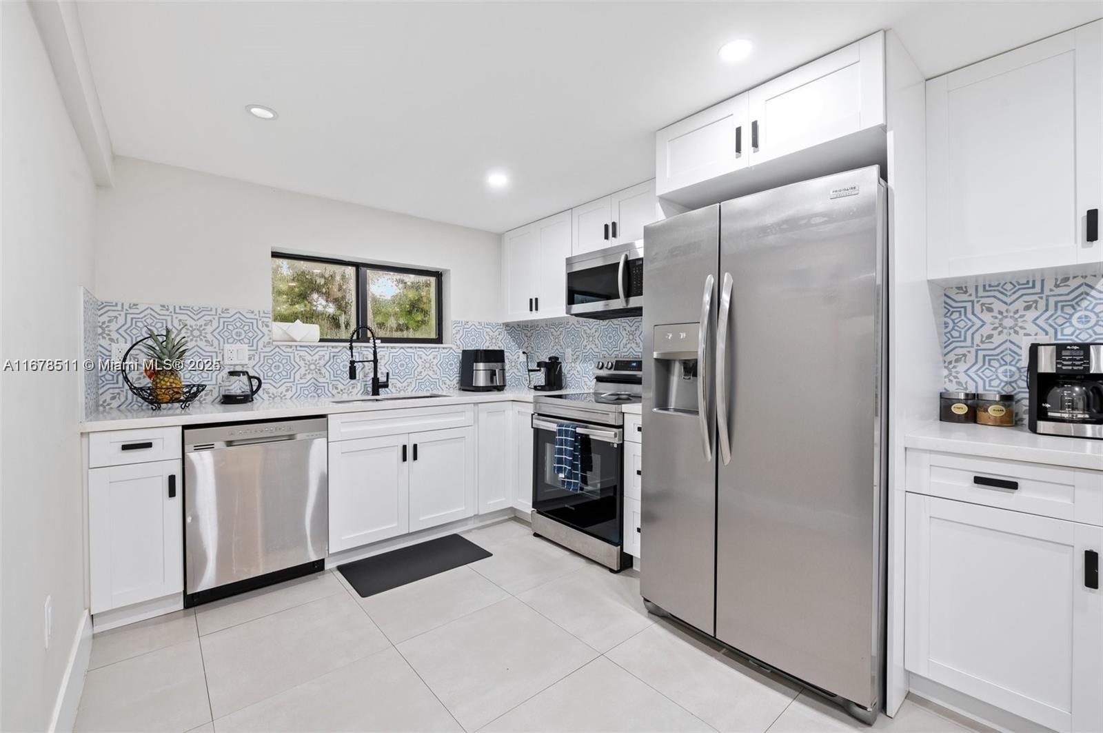 BRIAN MANORS - Residential Lease