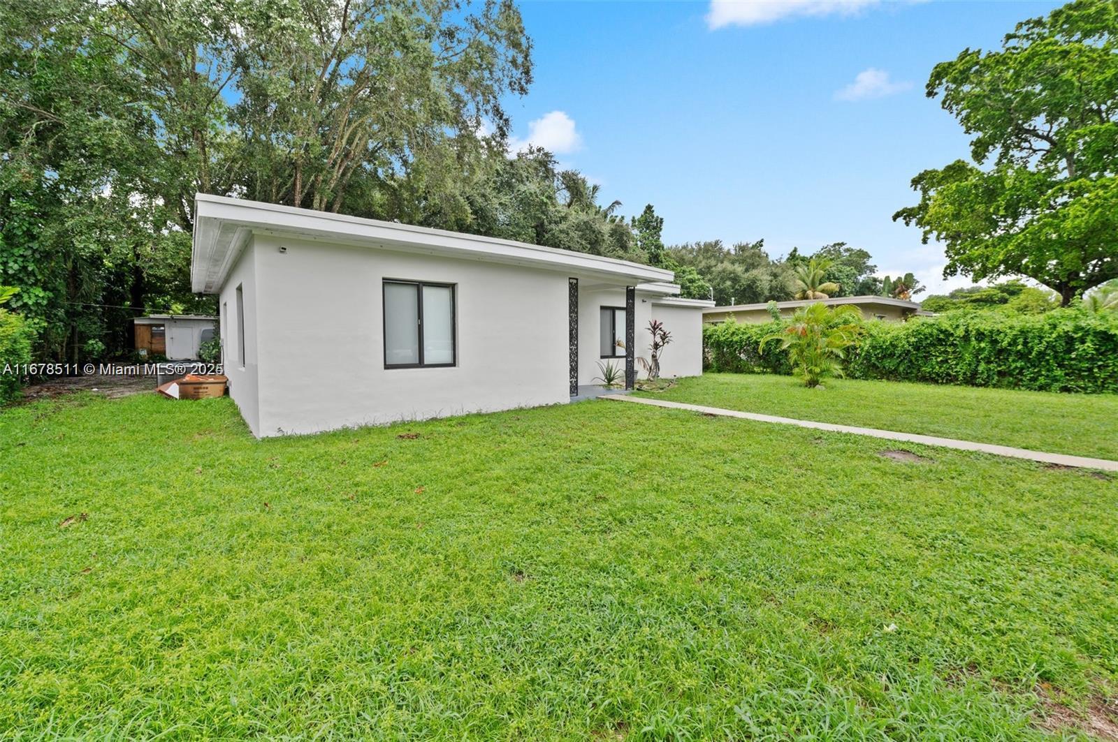 BRIAN MANORS - Residential Lease