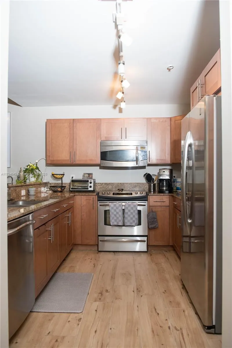 Miami, Florida 33143, United States, 1 Bedroom Bedrooms, ,2 BathroomsBathrooms,Residential,Active,12360