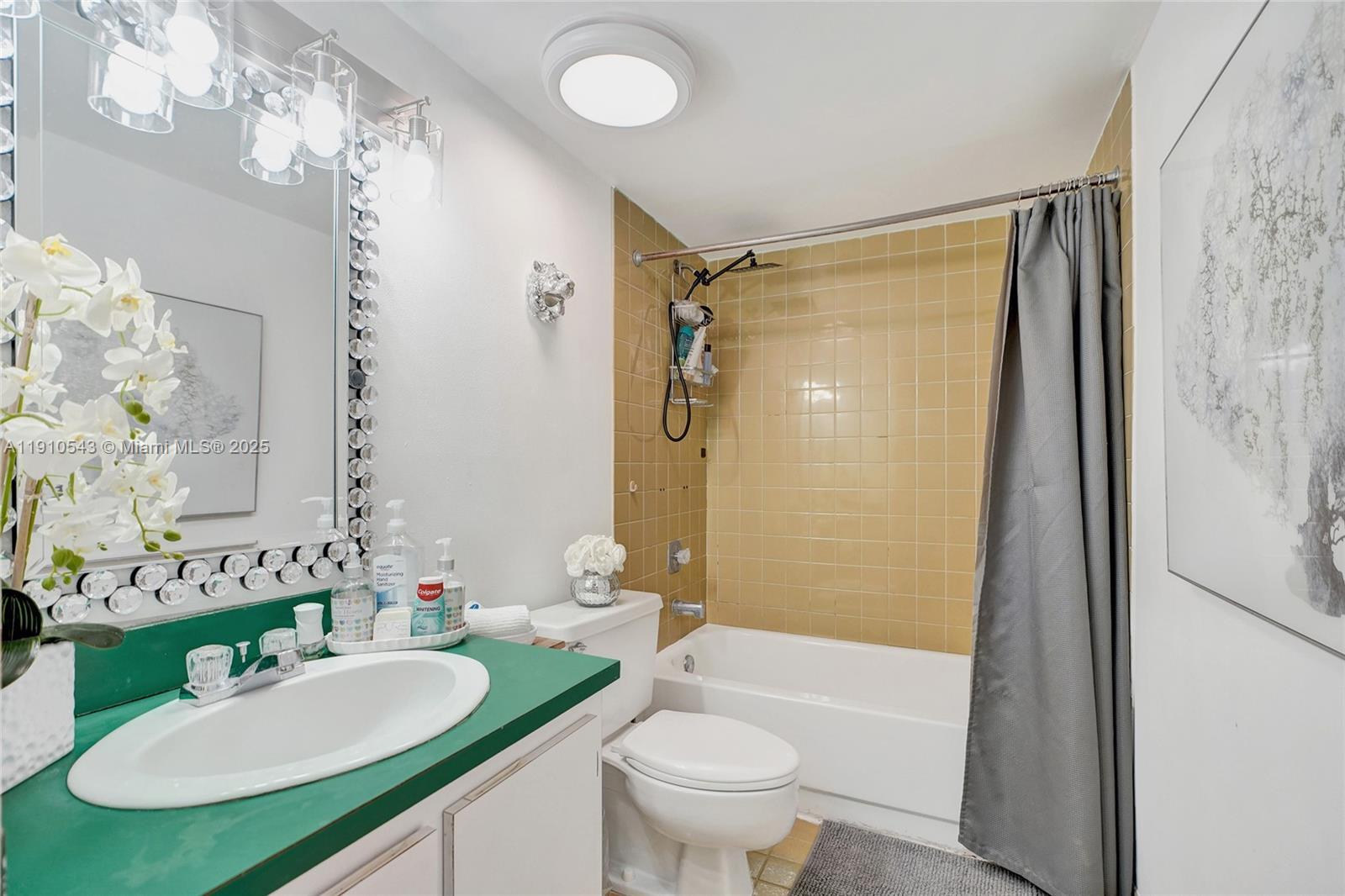 GOLFVIEW CL FONTAINEBLEAU - Residential