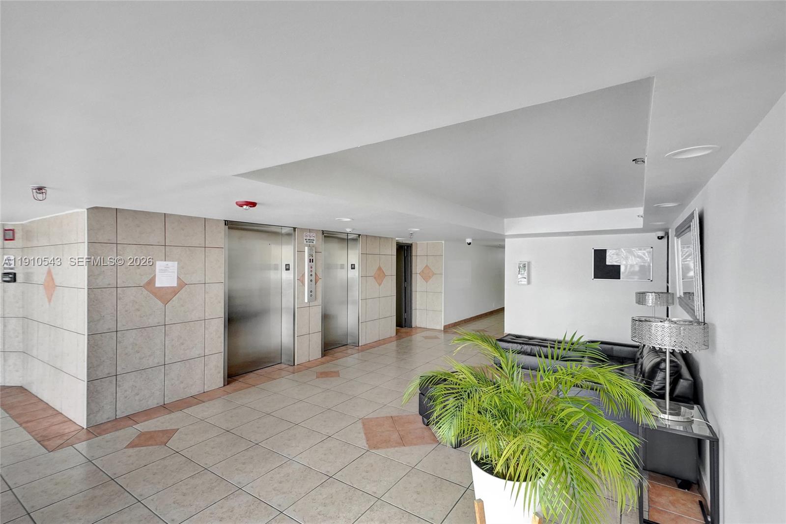 GOLFVIEW CL FONTAINEBLEAU - Residential