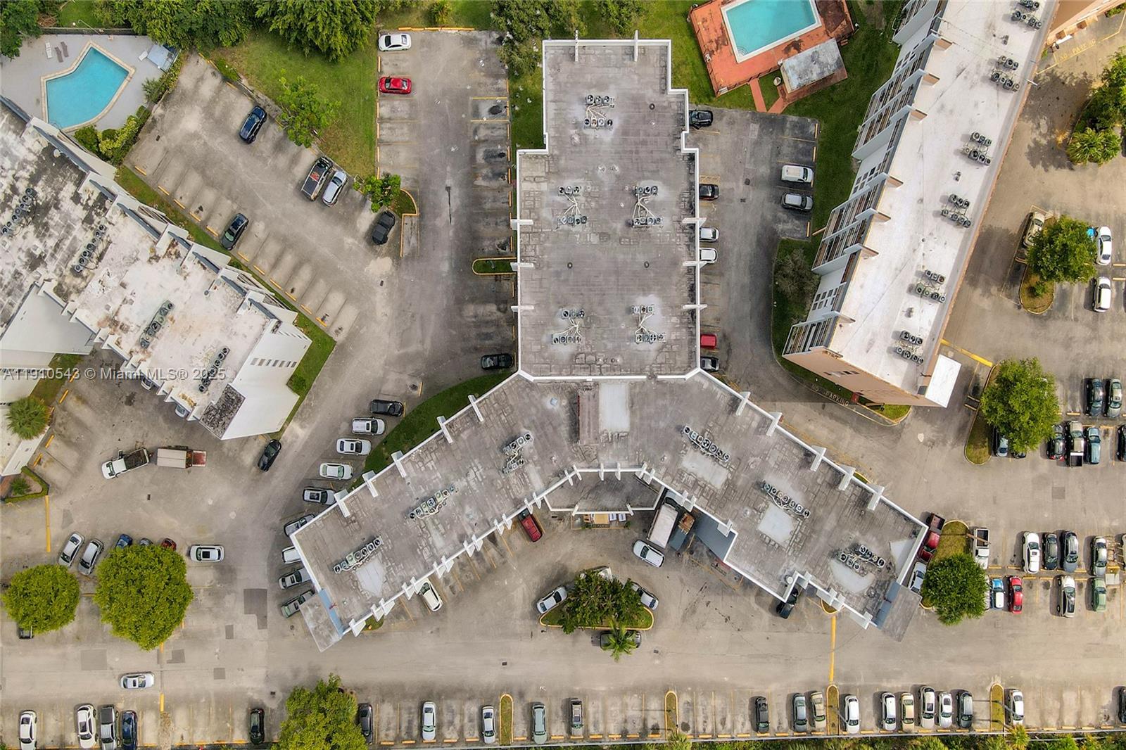 GOLFVIEW CL FONTAINEBLEAU - Residential