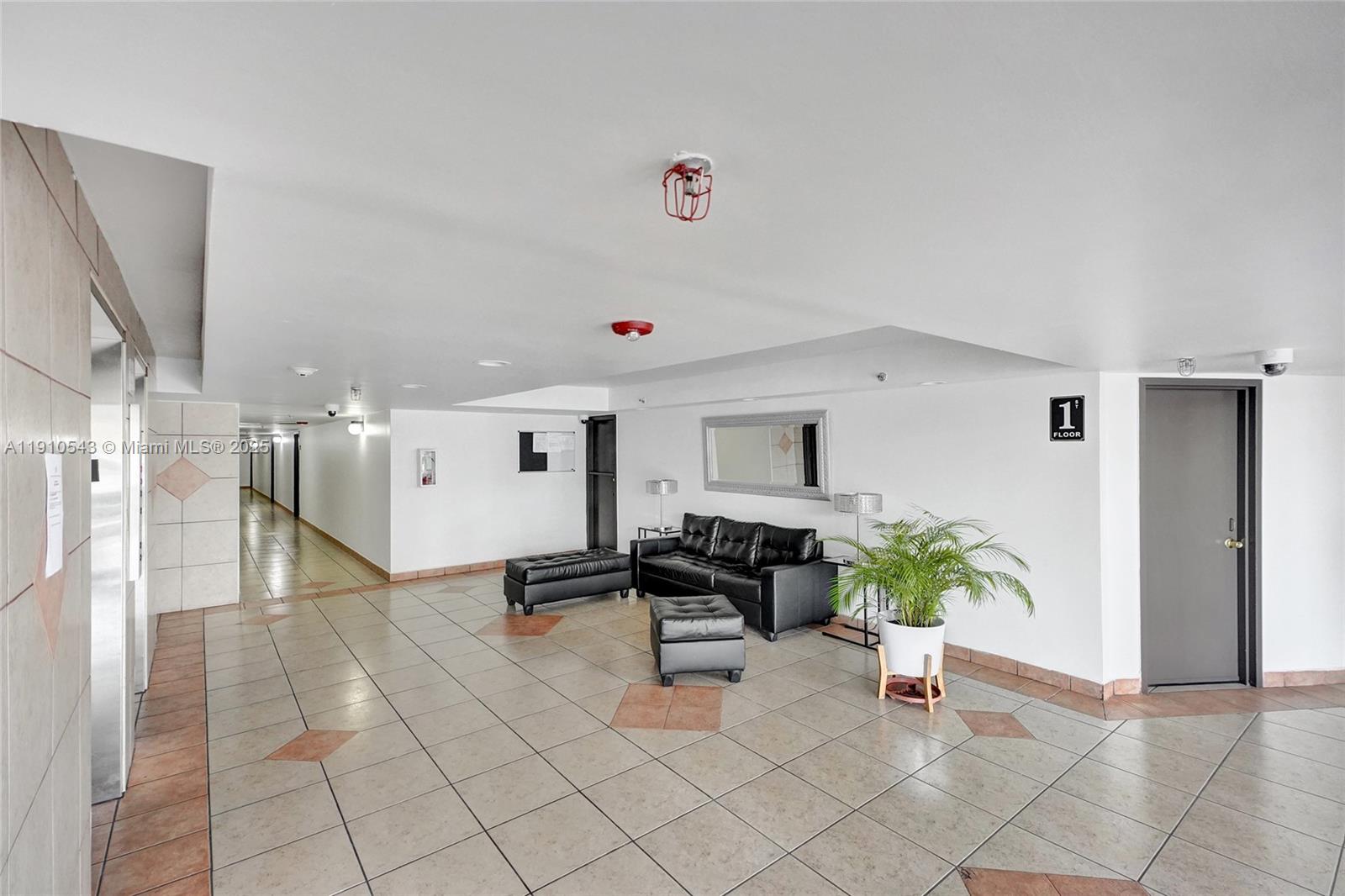 GOLFVIEW CL FONTAINEBLEAU - Residential