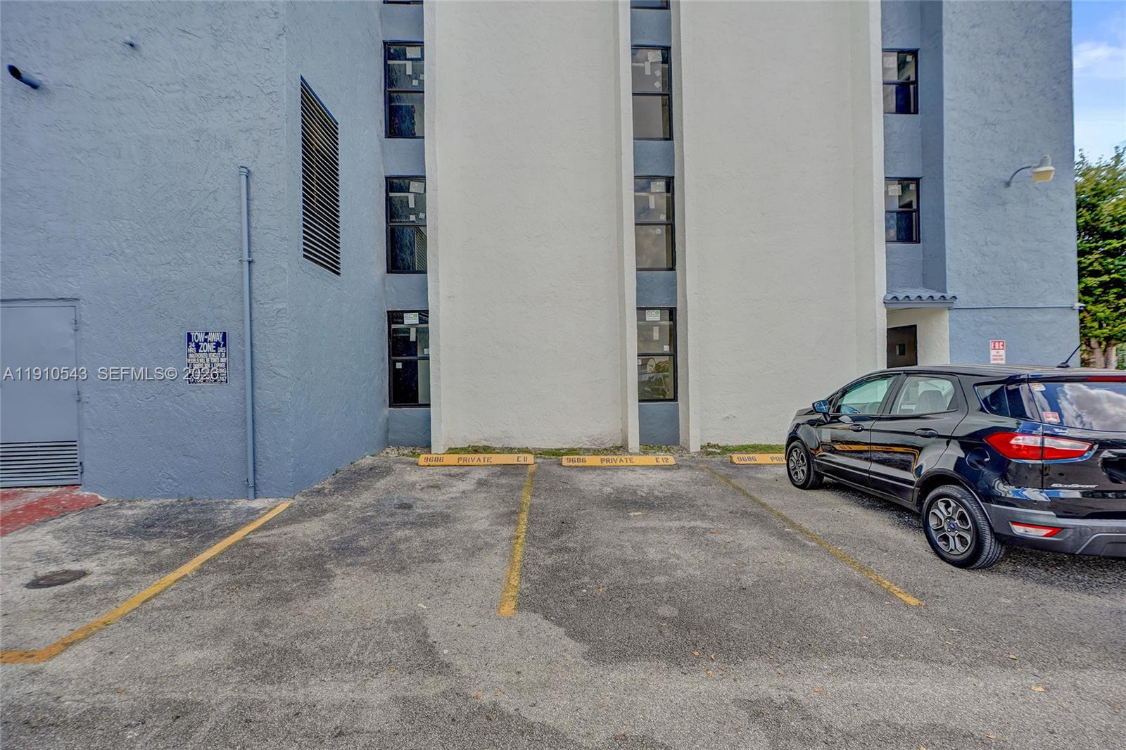 GOLFVIEW CL FONTAINEBLEAU - Residential