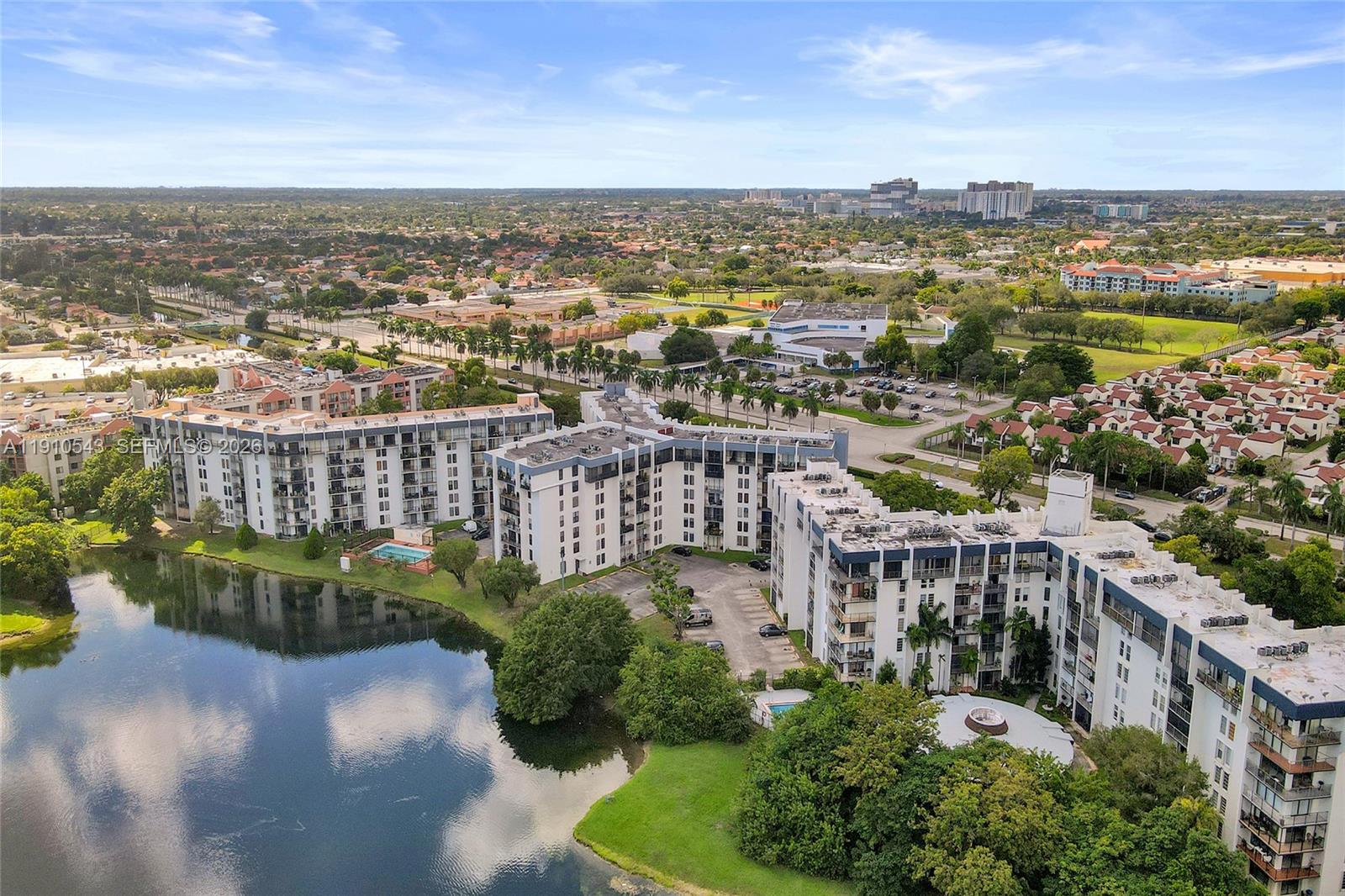 GOLFVIEW CL FONTAINEBLEAU - Residential