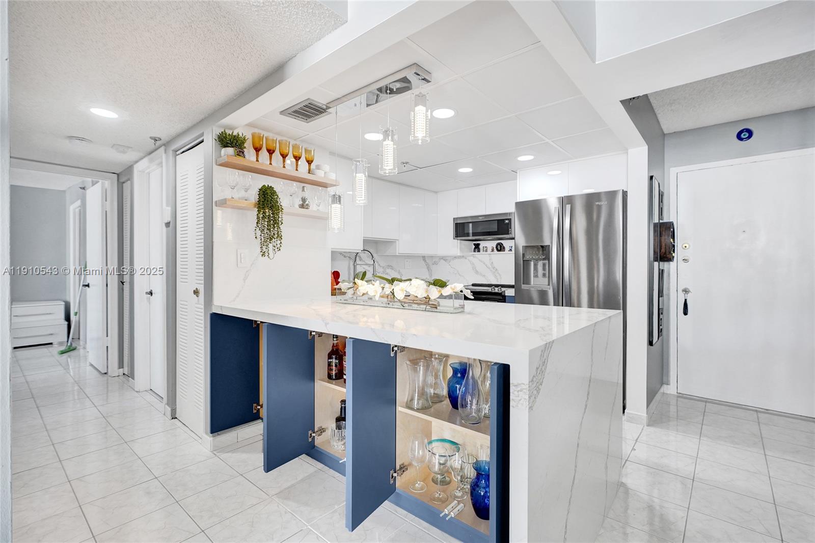 GOLFVIEW CL FONTAINEBLEAU - Residential