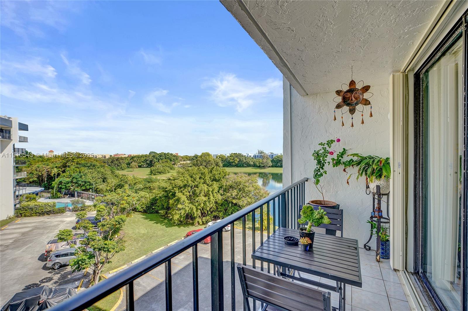 GOLFVIEW CL FONTAINEBLEAU - Residential