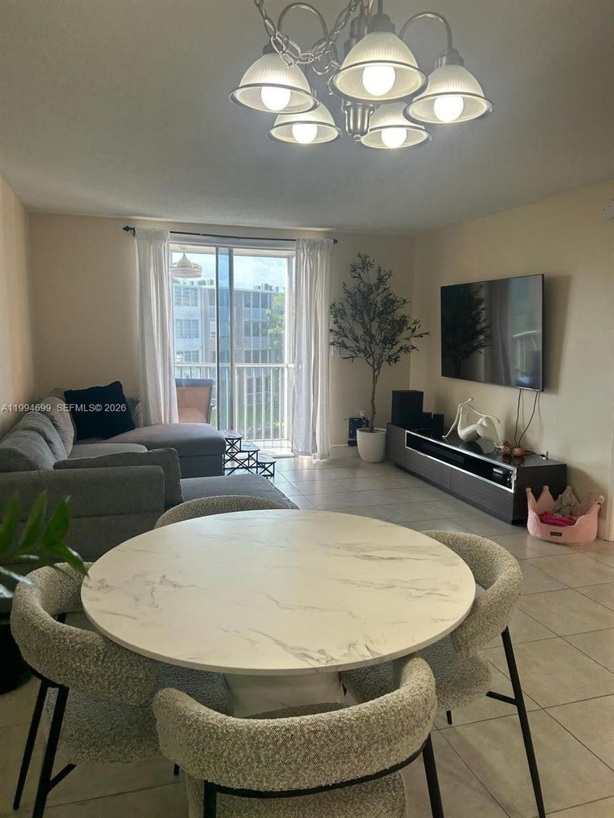 "" EXCELLENT LOCATION!!! NORTH MIAMI BEACH!!!! ..BEAUTIFUL 1 BIG BED/1FULL BATH, EXCELLENT CONDITION , BRIGHT ROOMS, SCREENED BALCONY WITH A RELAXING VIEW.  EXCELLENT LOCATION WITHIN MINUTES FROM I-95, AVENTURA MALL AND THE BEACHES..