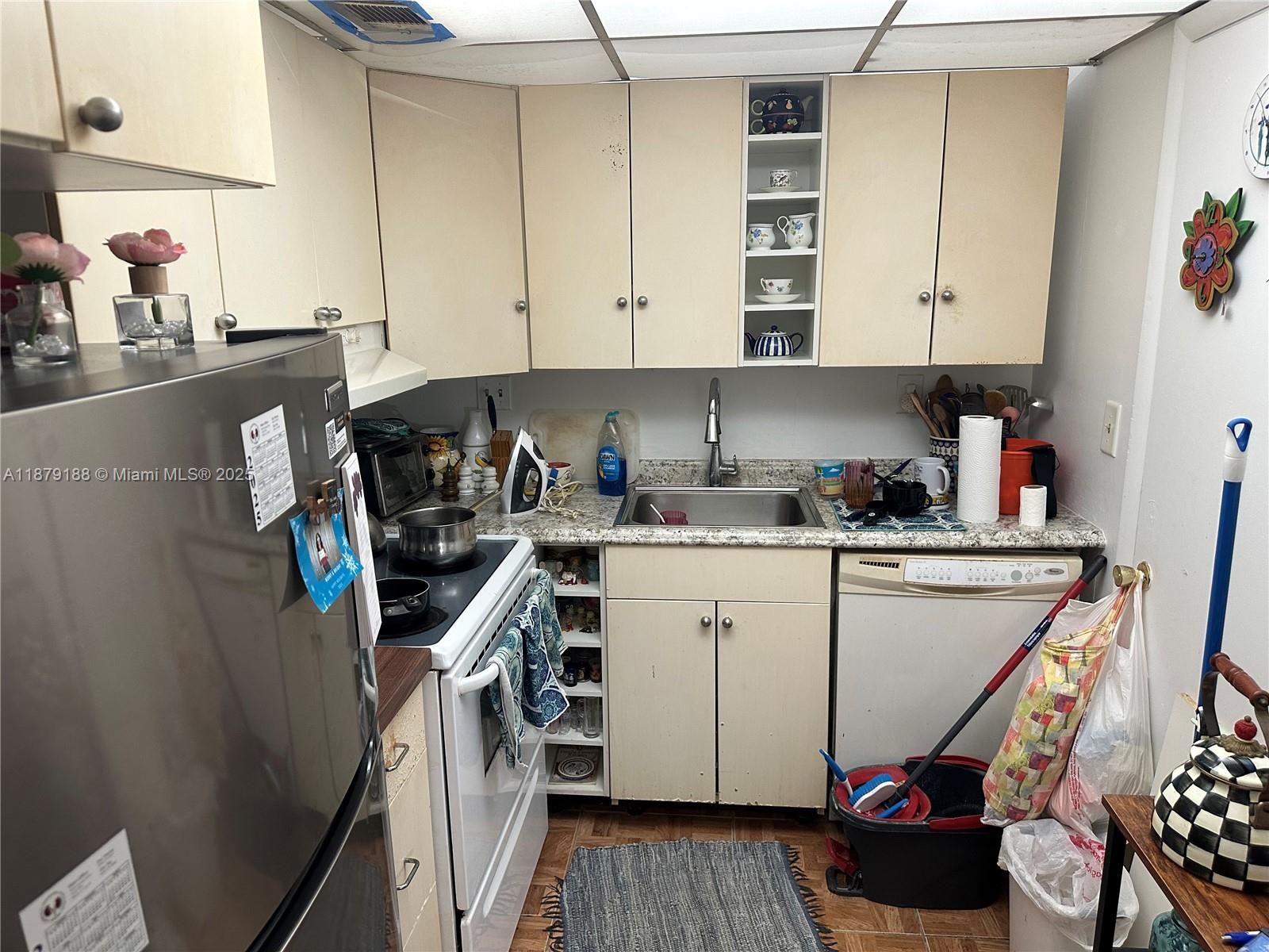RIVER SHORES CONDO - Residential
