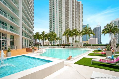 Condominium in Miami FL 90 3rd St 3.jpg