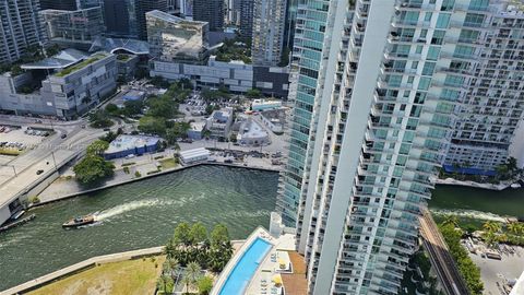 Condominium in Miami FL 90 3rd St 2.jpg