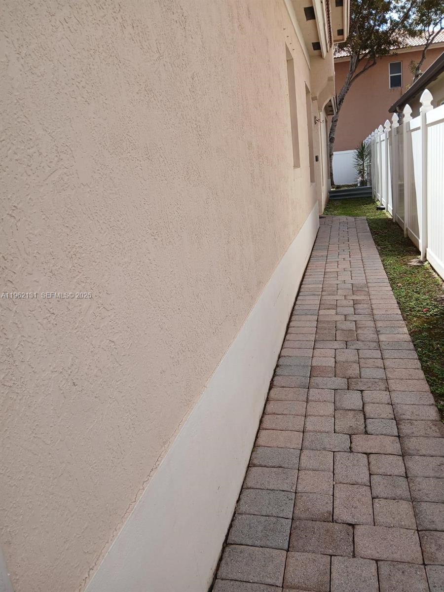 PORTOFINO PALMS - Residential Lease