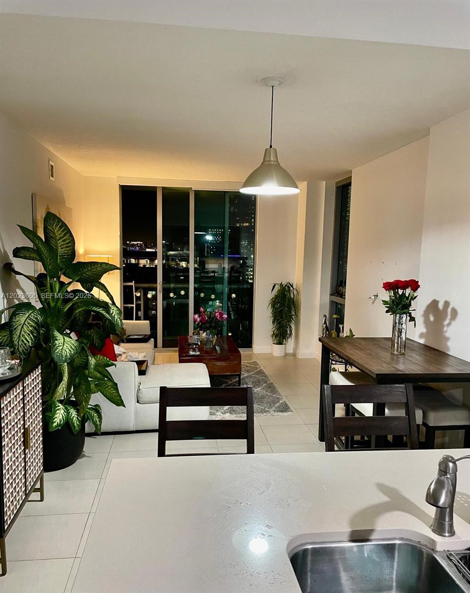 GALLERY ART CONDO - Residential