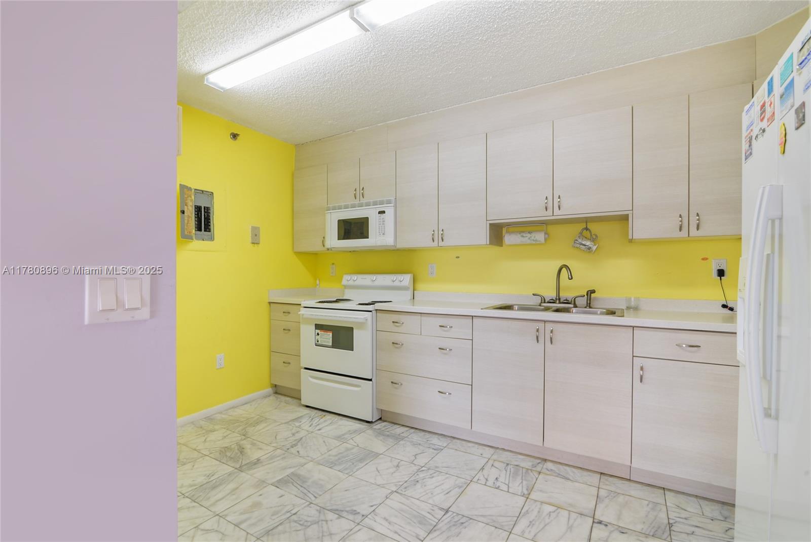 9341 Collins Ave 903