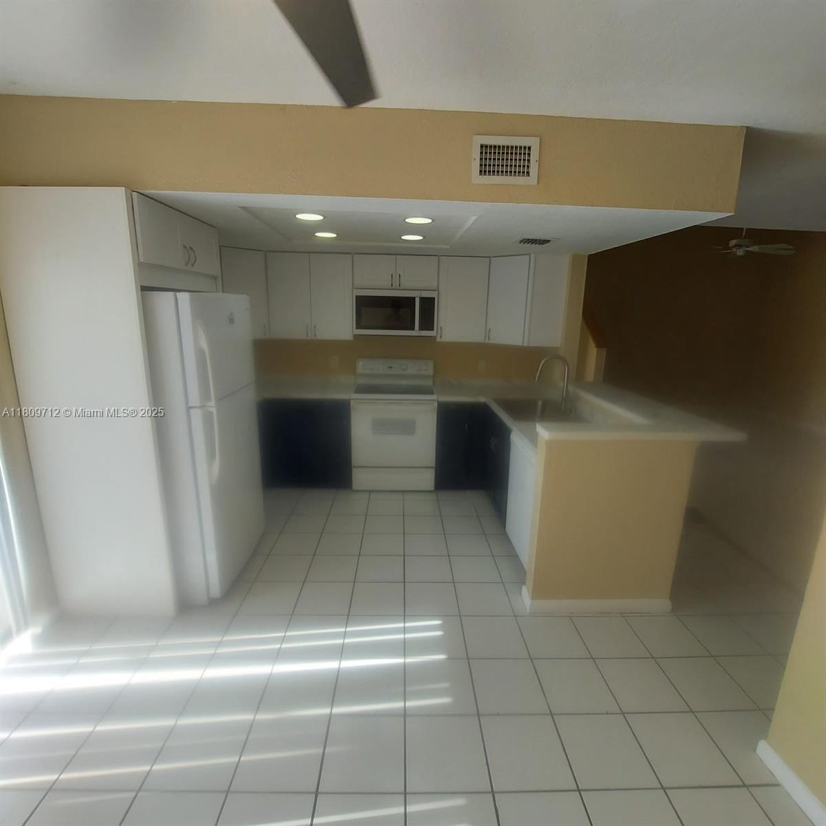 3208 San Remo Cir 3208, Homestead, Miami-Dade County, Florida - 3 Bedrooms  
3 Bathrooms - 