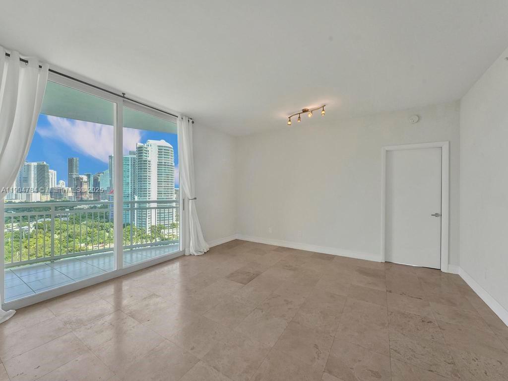 2475 Brickell Ave 2006