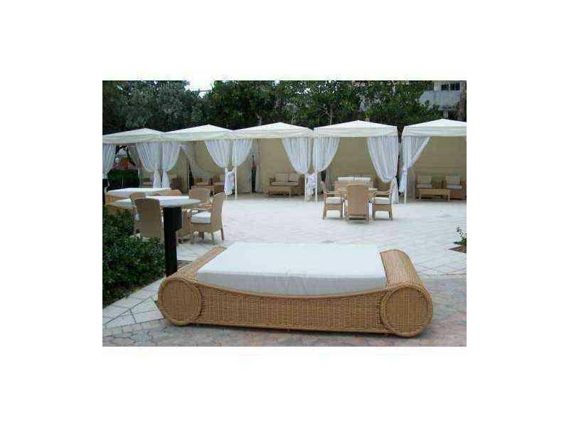 RESIDENCES ON HOLLYWOOD B - Residential Lease