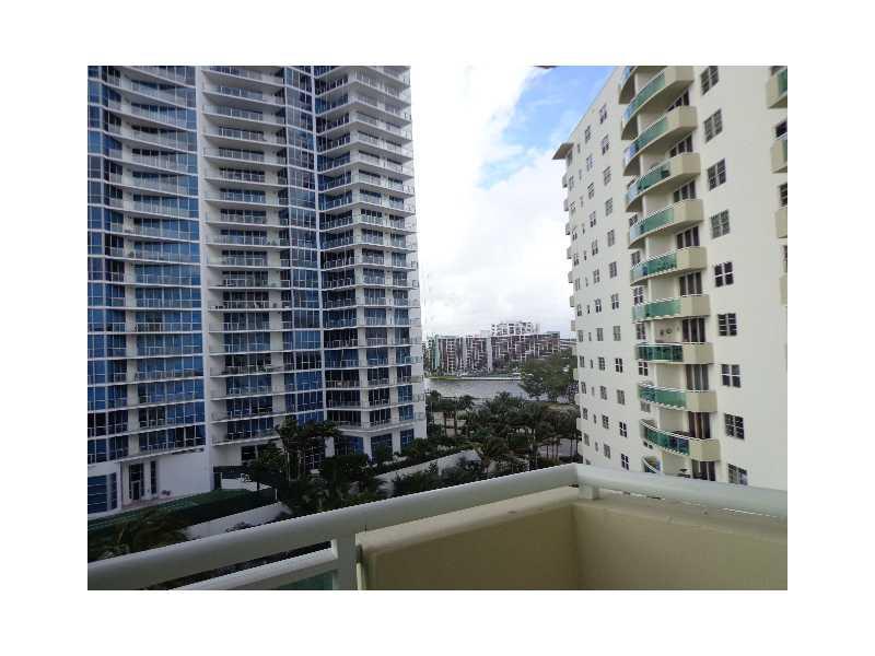 RESIDENCES ON HOLLYWOOD B - Residential Lease