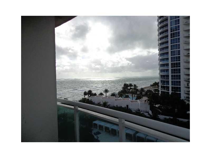 RESIDENCES ON HOLLYWOOD B - Residential Lease